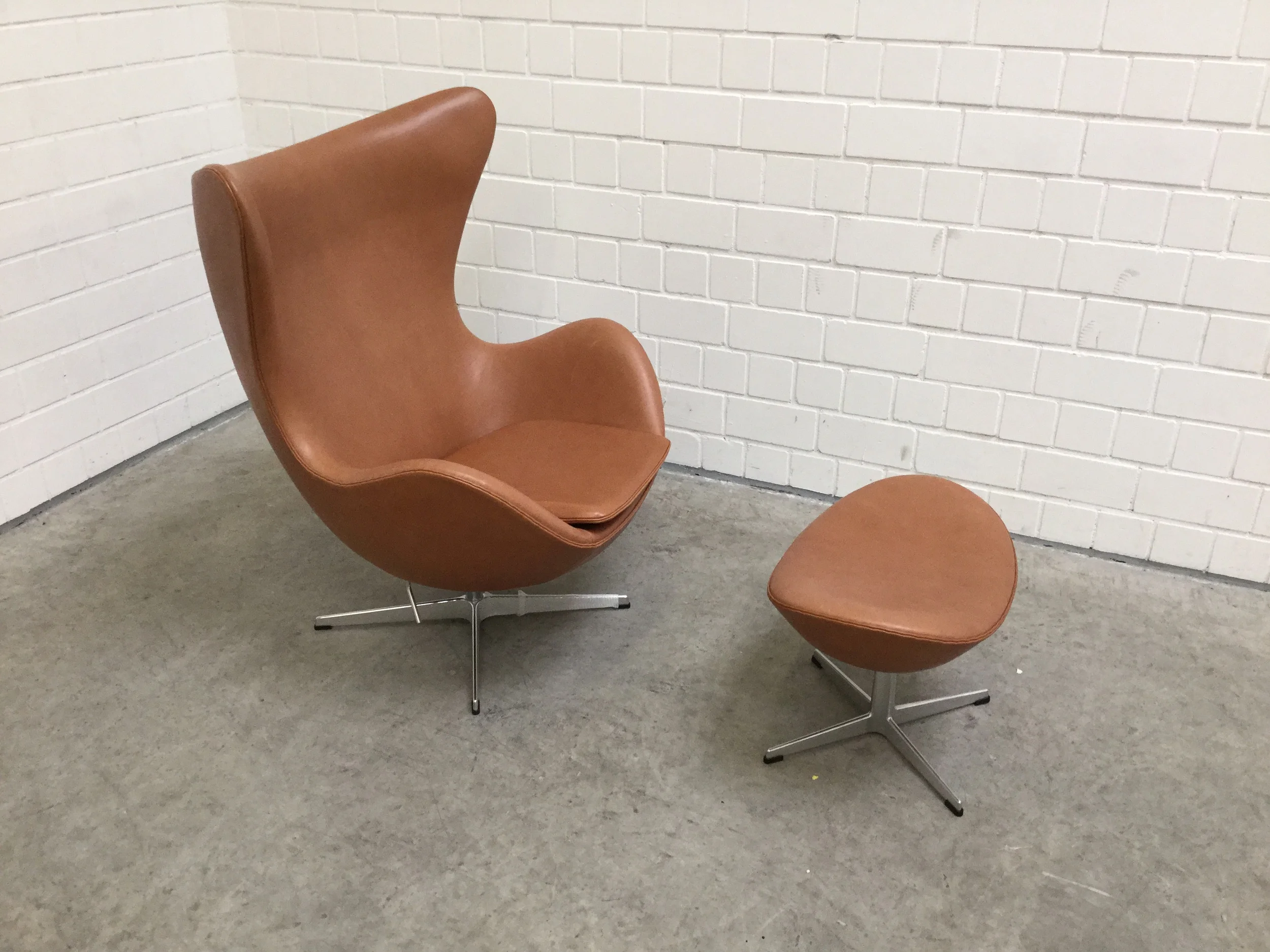 Egg Chair IMG_0077.JPG