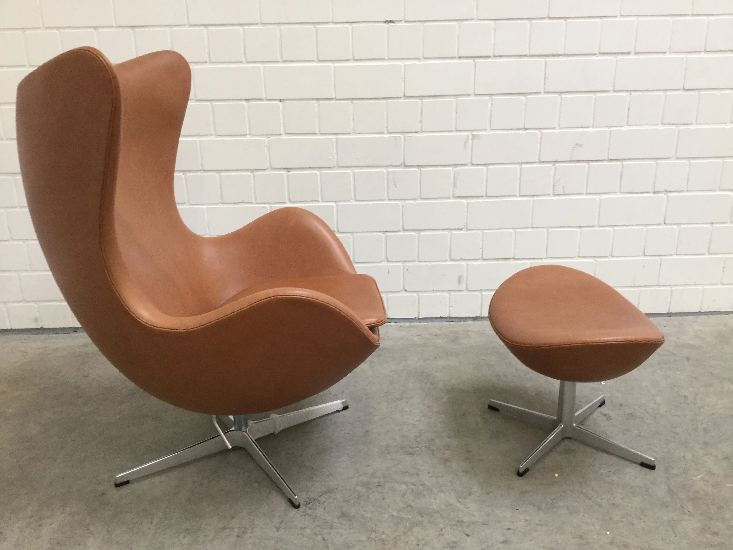 Egg Chair IMG_0076.JPG