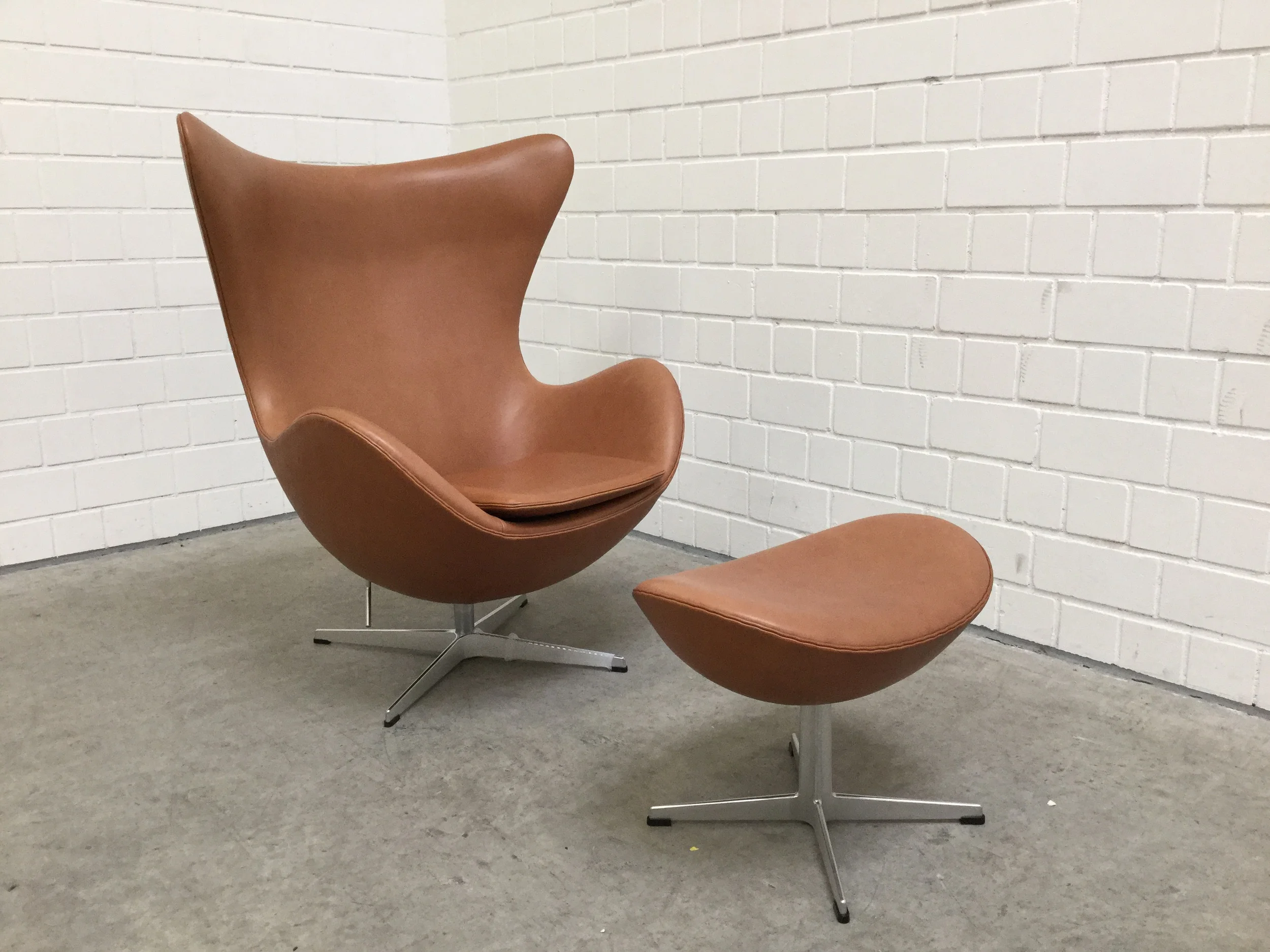 Egg Chair IMG_0078.JPG