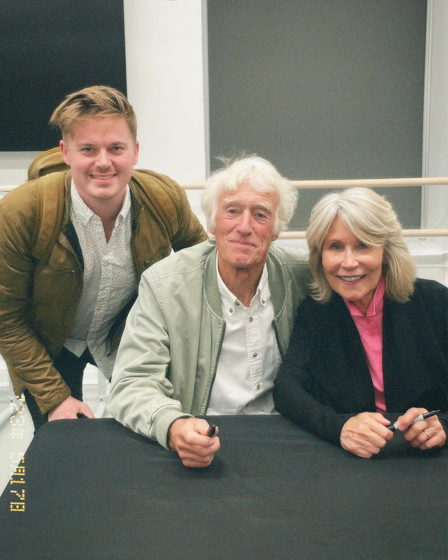 I feel mighty fortunate to have had the chance to chat with legendary English cinematographer Sir Roger Deakins while he was on his NYC book tour with his partner James @team.deakins 

During the moderated discussion on stage I asked Roger (from the 