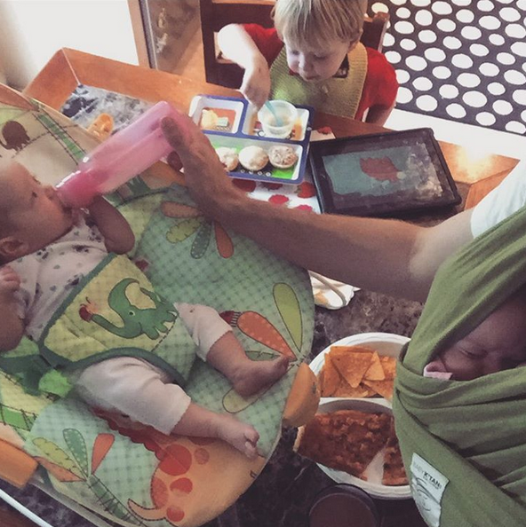 How do you juggle twins and a toddler? Baby carrier! | instafather.com