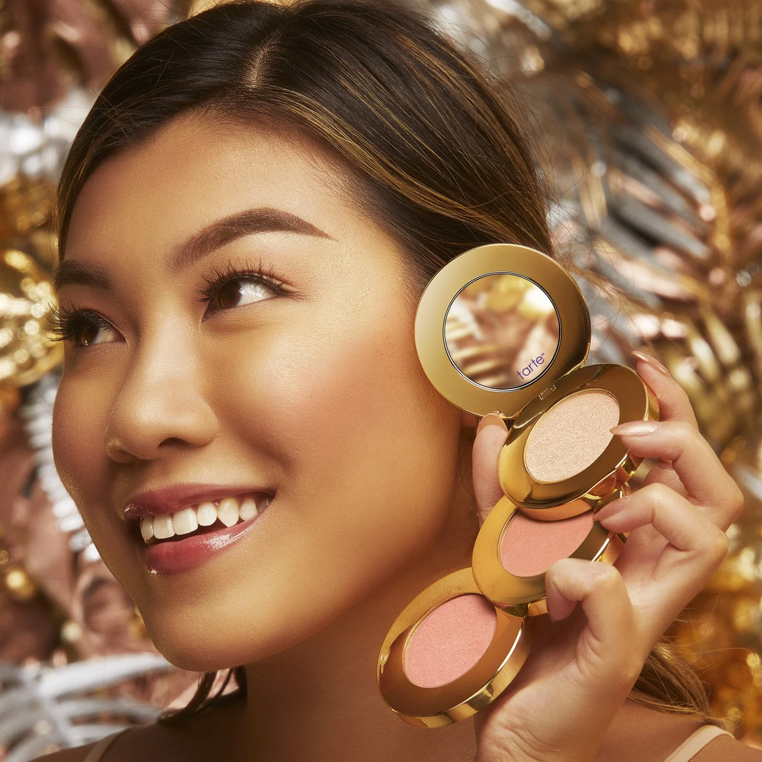 Holiday_19_9_ways_to_shine_cheek_wardrobe_gold_1007_2000x2000_srgb.jpeg