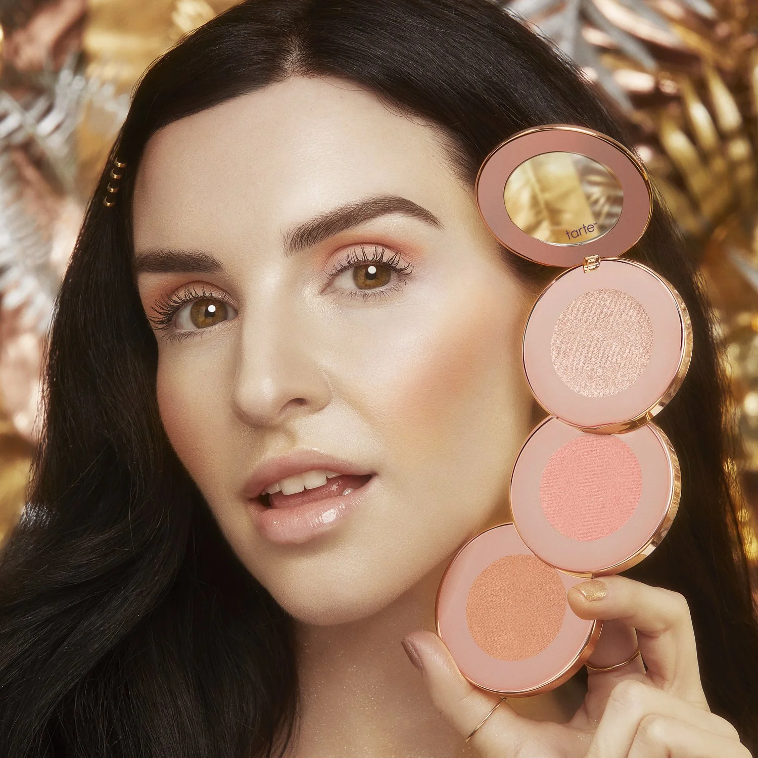 Holiday_19_9_ways_to_shine_cheek_wardrobe_rose_gold_0738_2000x2000_srgb.jpeg