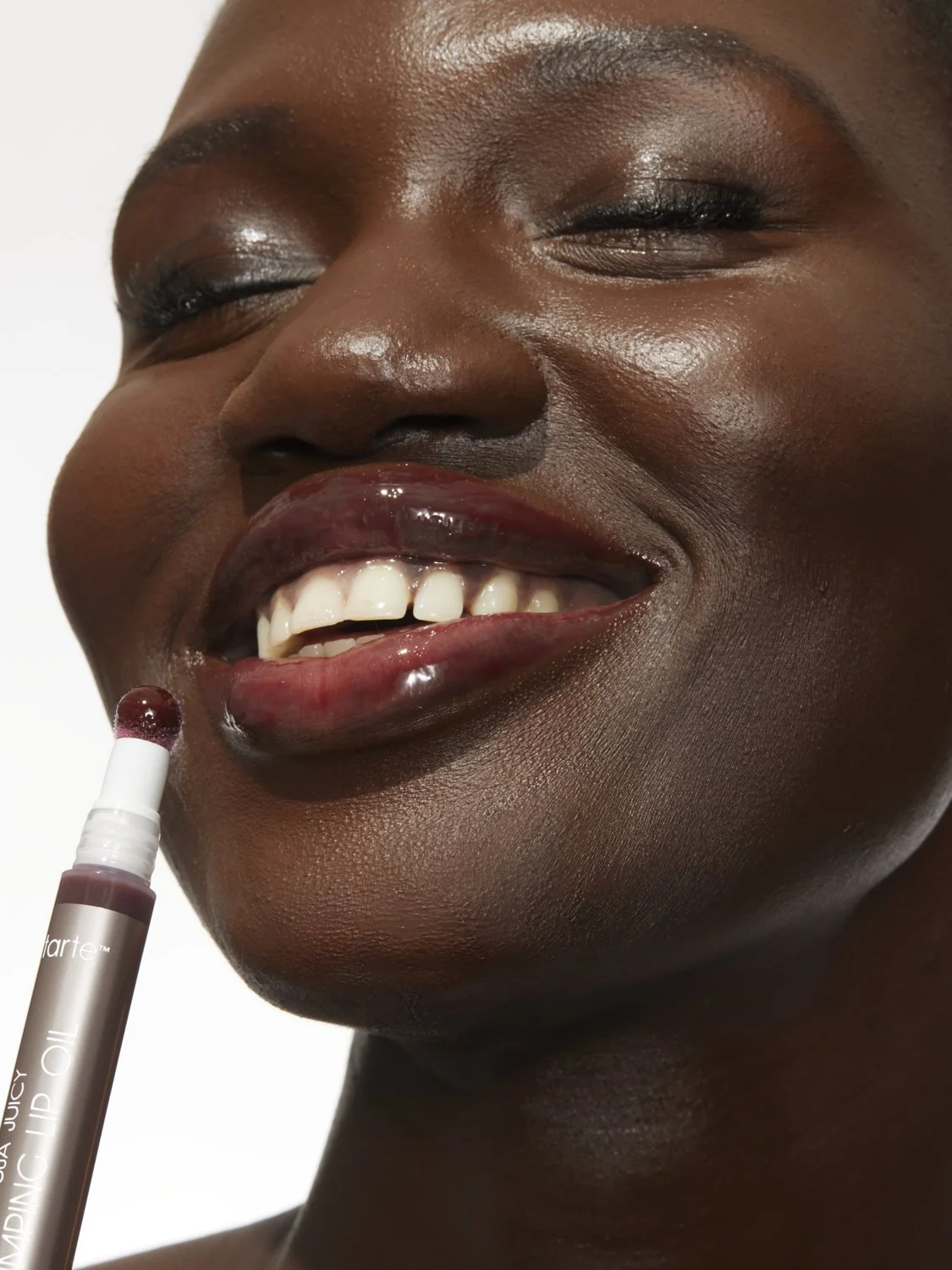 Creaseless_Eman_61G_lip_oil_honeysuckle_5823_RGB_UNCROPPED_DESIGN.jpeg