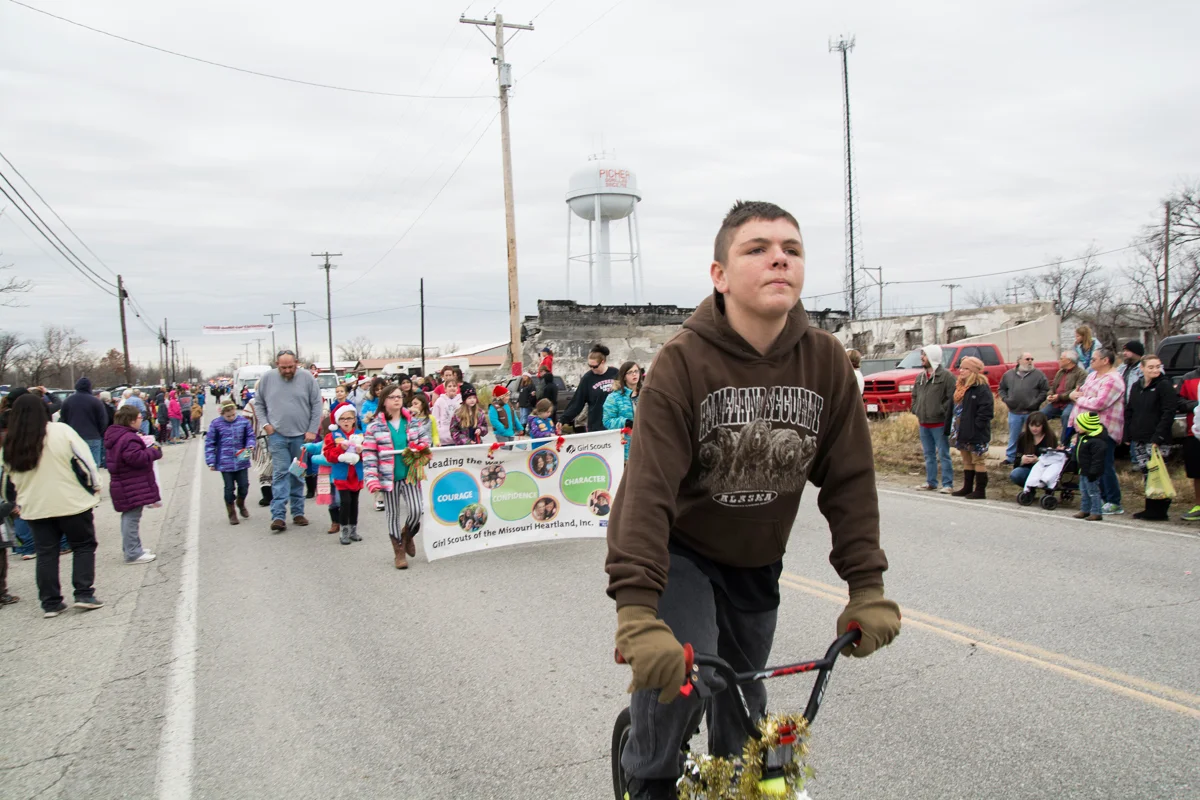 14-boy bike parade picher xmas sabrina staires 1294.jpg