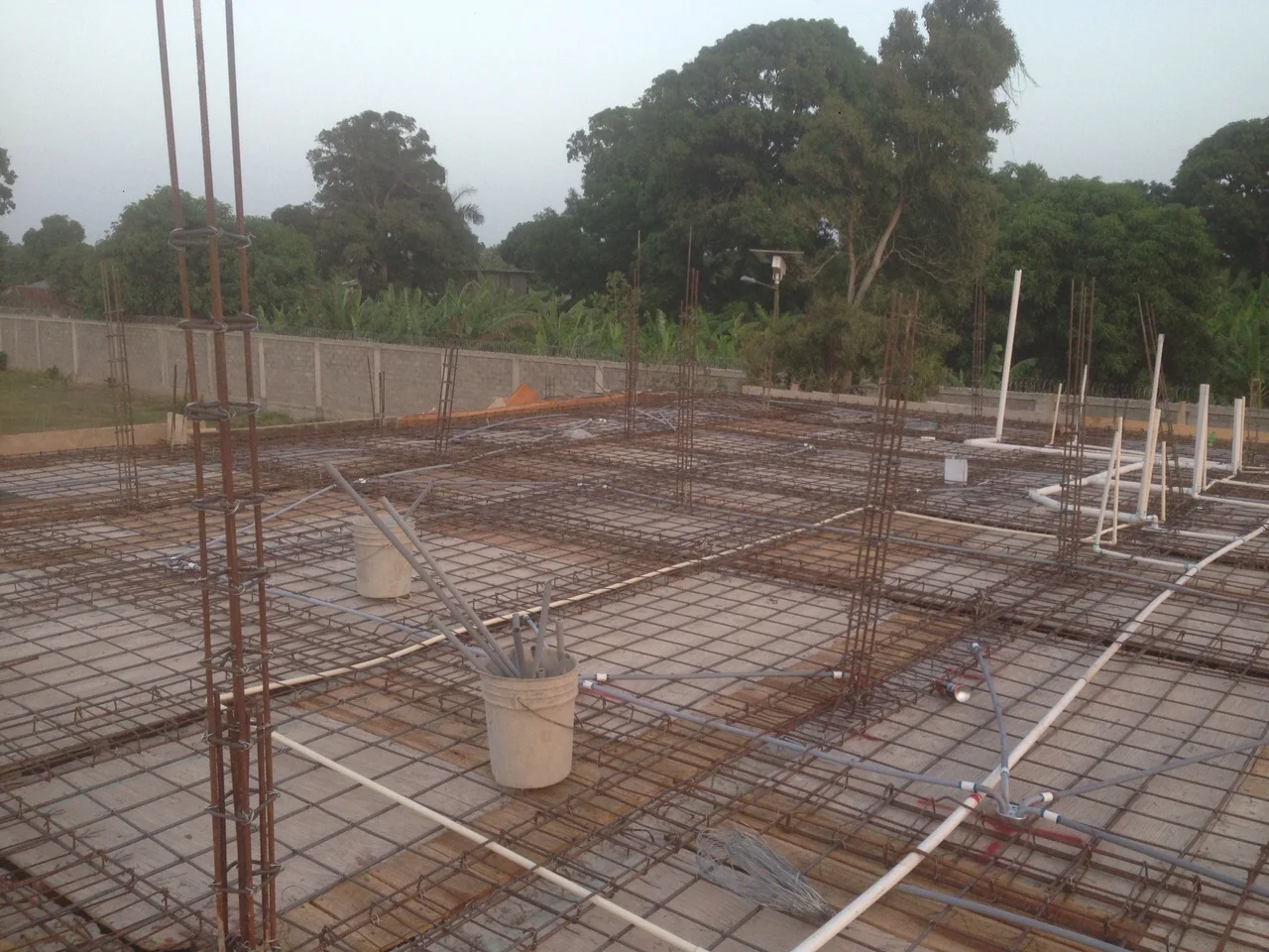 Guesthouse - Preparing for roof then on to 2nd floor construction