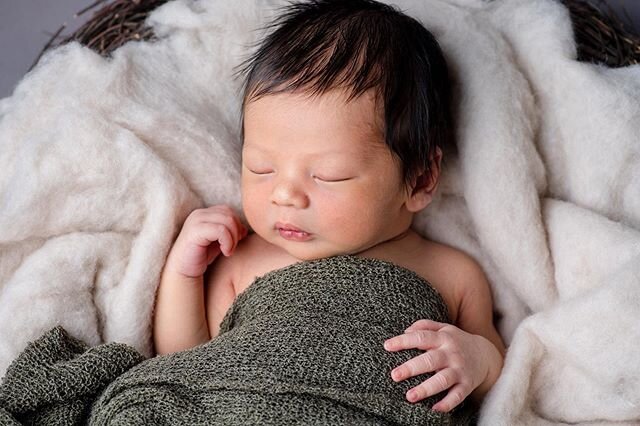 Nyf&oslash;dt 🌿 .
.
.
#nyf&oslash;dtfoto #nyf&oslash;dtfotograf #baby #babyfotograf #babyfotografering #nyf&oslash;dtfotografering #green #newbornbabyphoto #newbornphotography #snartforeldre #snartmamma #foreldreogbarn #termin #gravid #minner #nikon