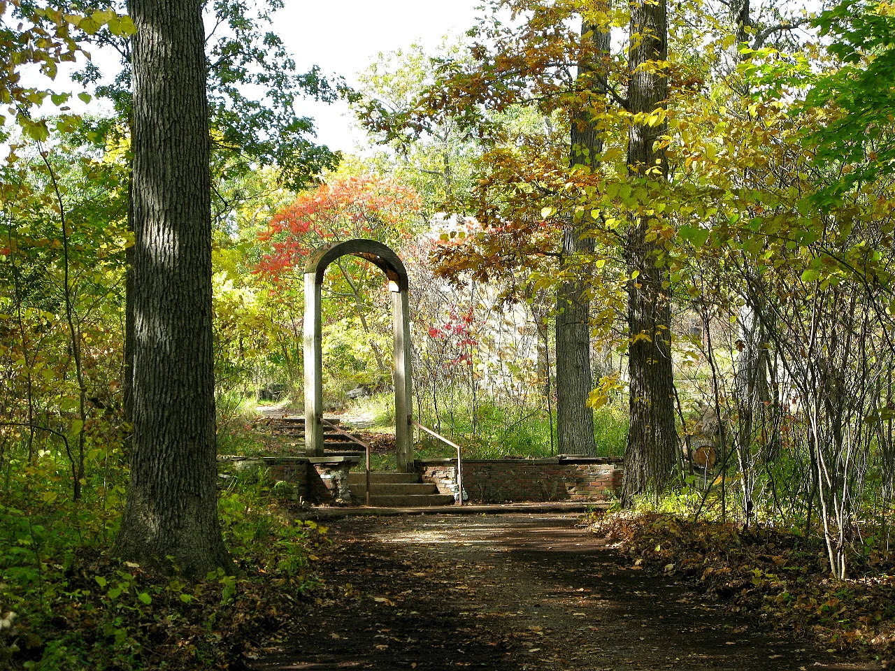 Lodge Ruins Circle Cleaned 101208.jpg