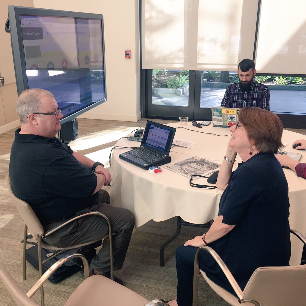 Nancy Frishberg facilitates usability testing in Los Angeles.