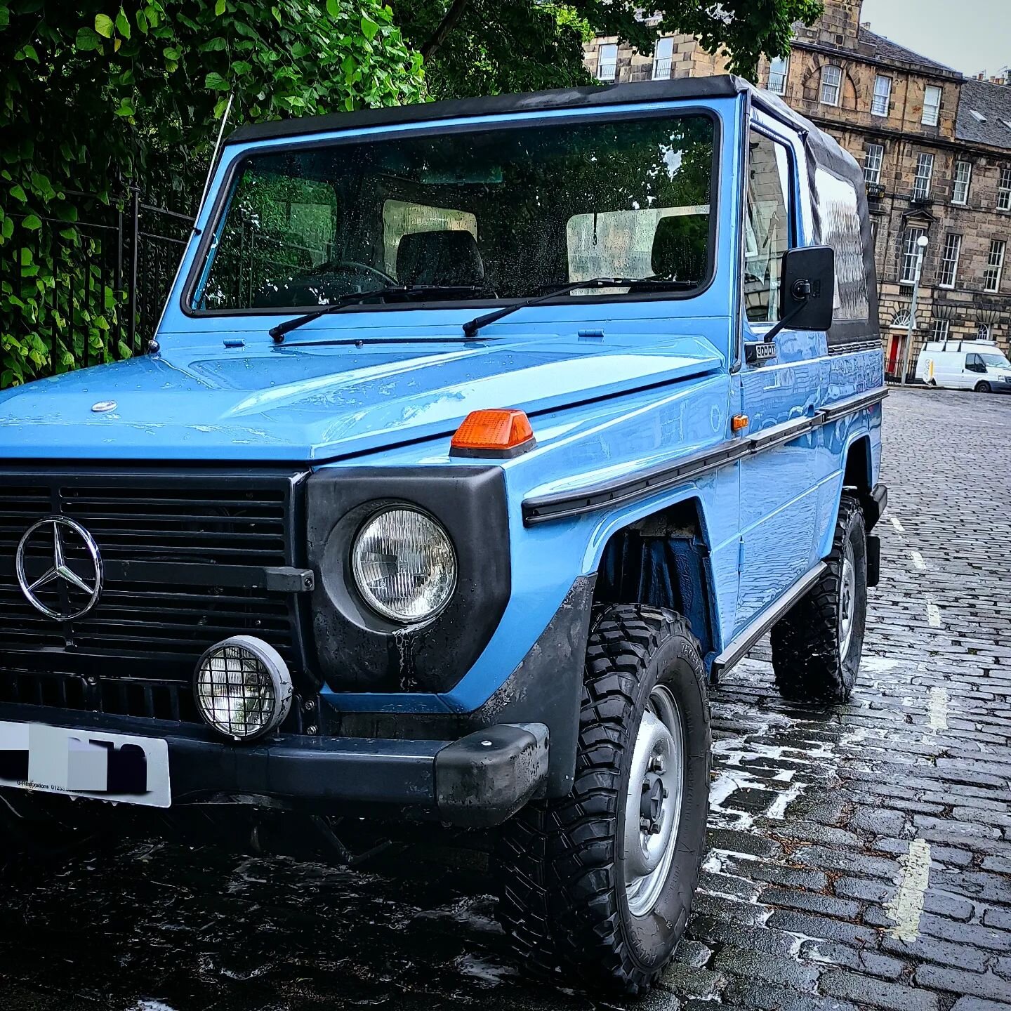 Not many G wagons in Edinburgh but even rarer is this classic  cabrio version. This exceptional example is coming up to 35 years old. 
.
.
.
.

#gclass #300ge #gclassmercedes  #mercedesclasseg #mercedes4x4 #edinburghlife #edinburghvaleting #230ge #gk