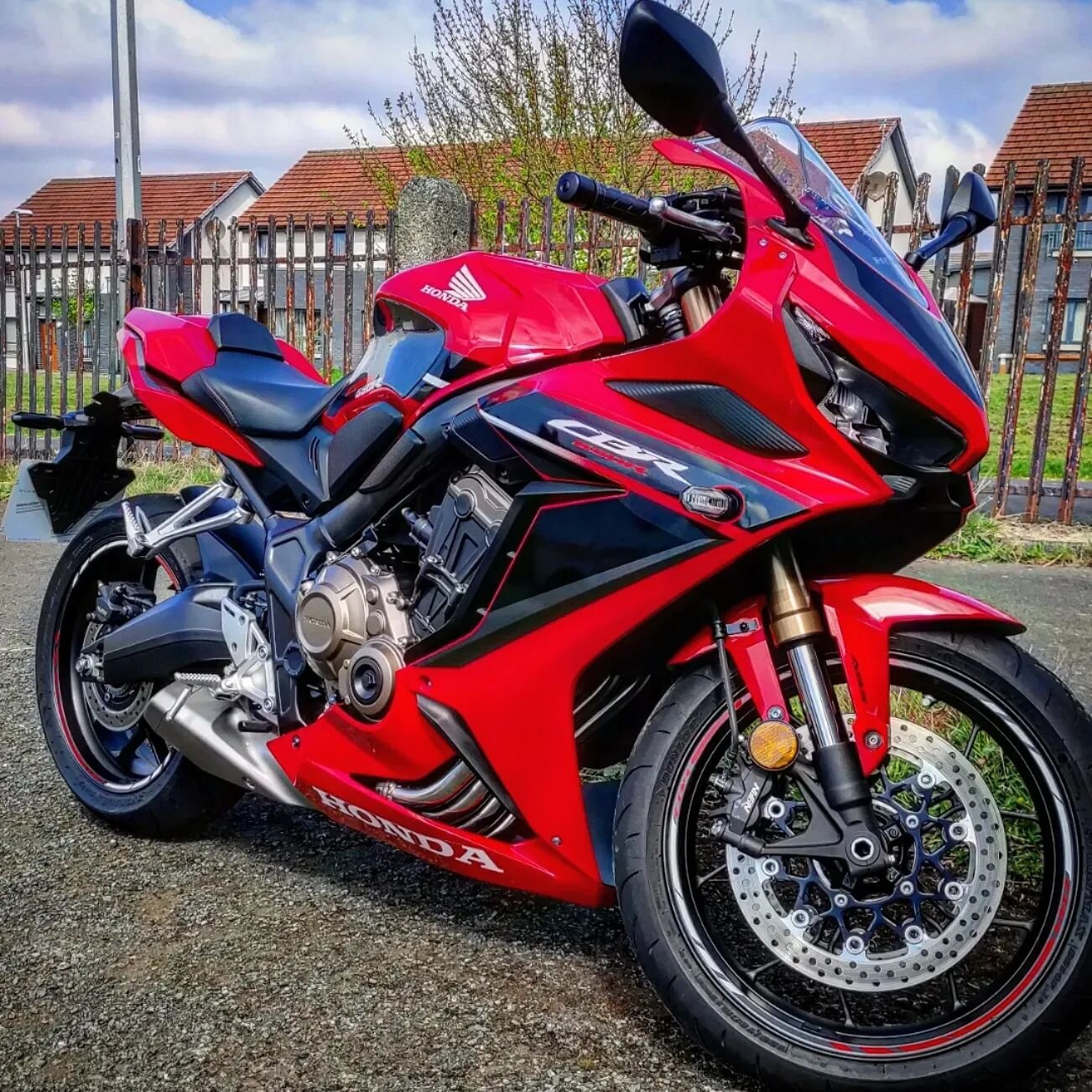 Fantastic looking Honda cbr 650r booked in for our winter protection package plus ceramic coating.
.
. #honda #hondacbr650r #650r #cbr650r #hondacbr #motorcycledetailing #detailing #valeting #motorcyclevaleting #valetingedinburgh #contrastvaleting #m