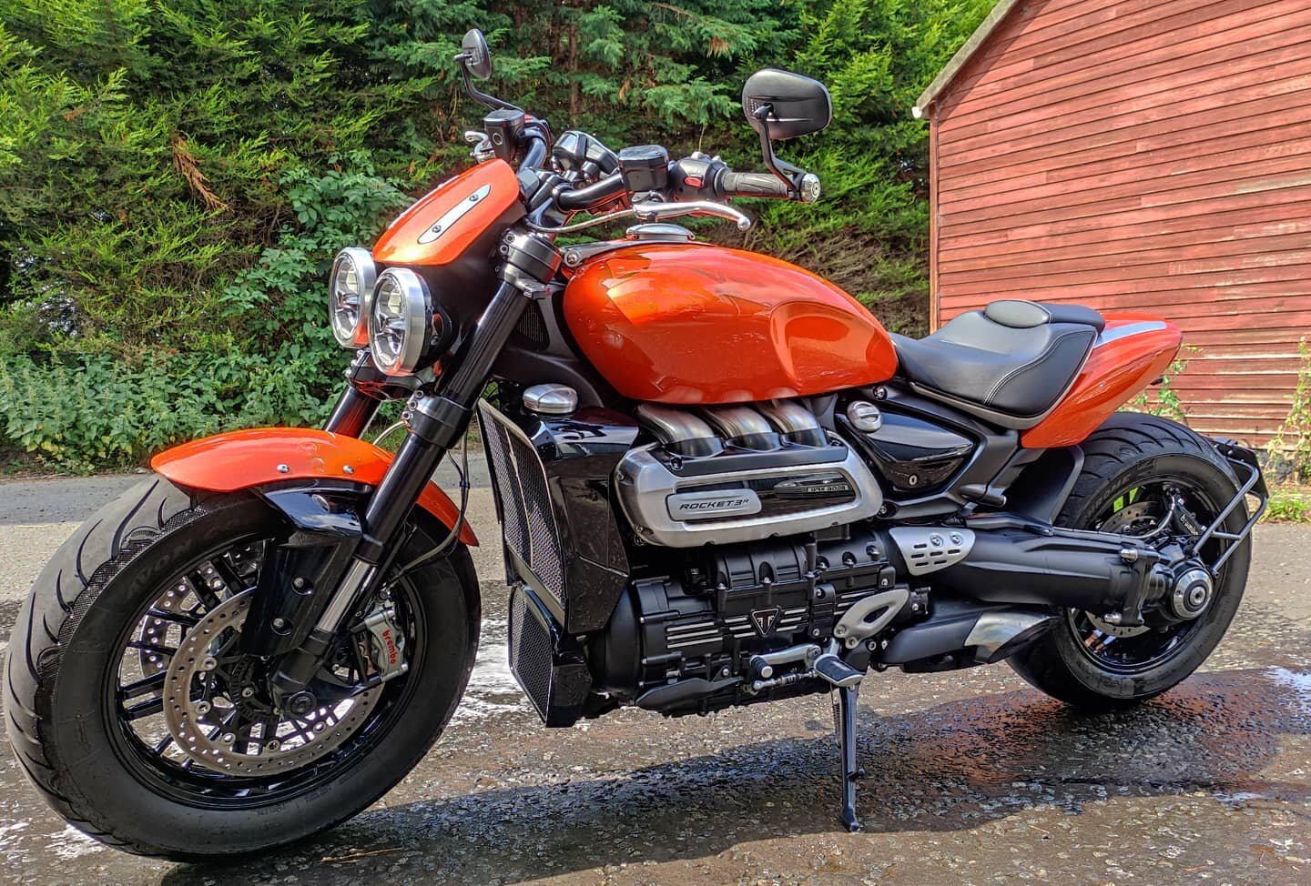 This custom triumph rocket 3 is an absolute monster, with matt black and pearl orange.
.
.
.
.
.
#triumphrocket3 #rocket3#triumphuk #triumph_classics #triumphmotorcycle#custombike #customrocket  #triumphspecial #customtriumph #oneoff #triumphista#mot