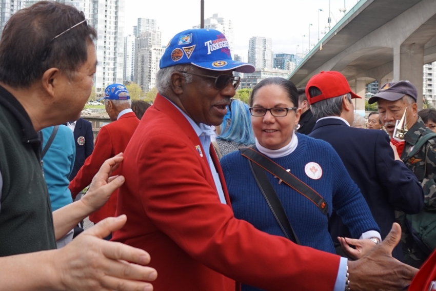 Richard Tolliver of the Tuskegee Airmen, centre. Photo by Jenny Uechi