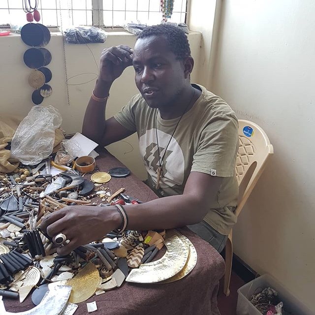 Workshop of Steve Mwangi (Mwass). He learned to make jewelry through his mother and aunt. While maintaining his maasai and kukuyu traditions, his work is unique and contemporary. We have gathered a few items for our spring line. Stay tuned #supportingartisans #handmade #handmadejewelry