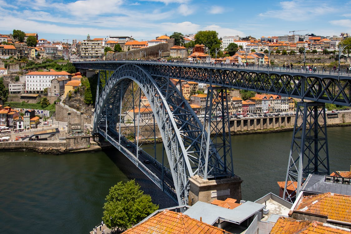 Why Learning European Portuguese Creates New Personal and Professional Pathways