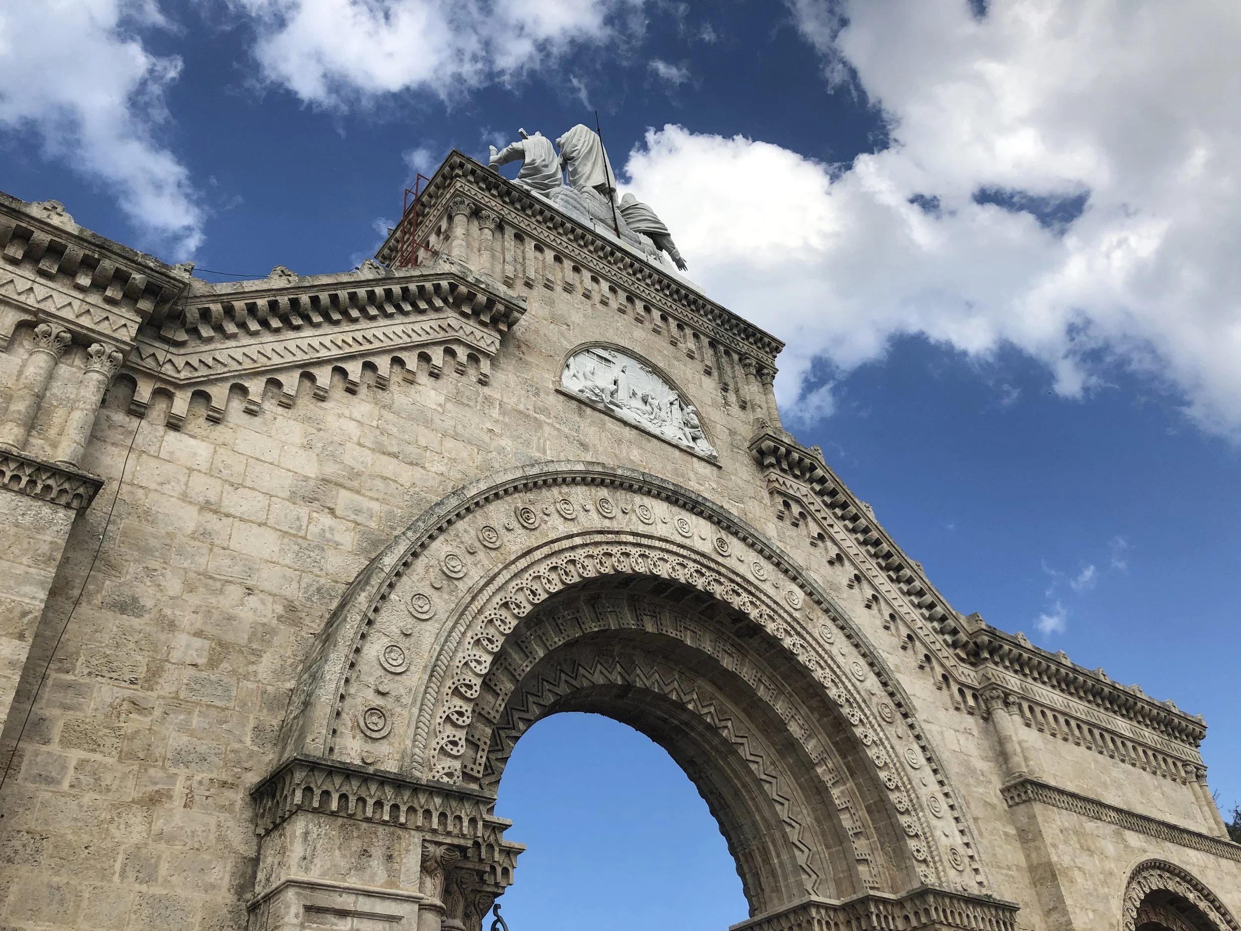 The gate of Cristóbal Colón Cemetary