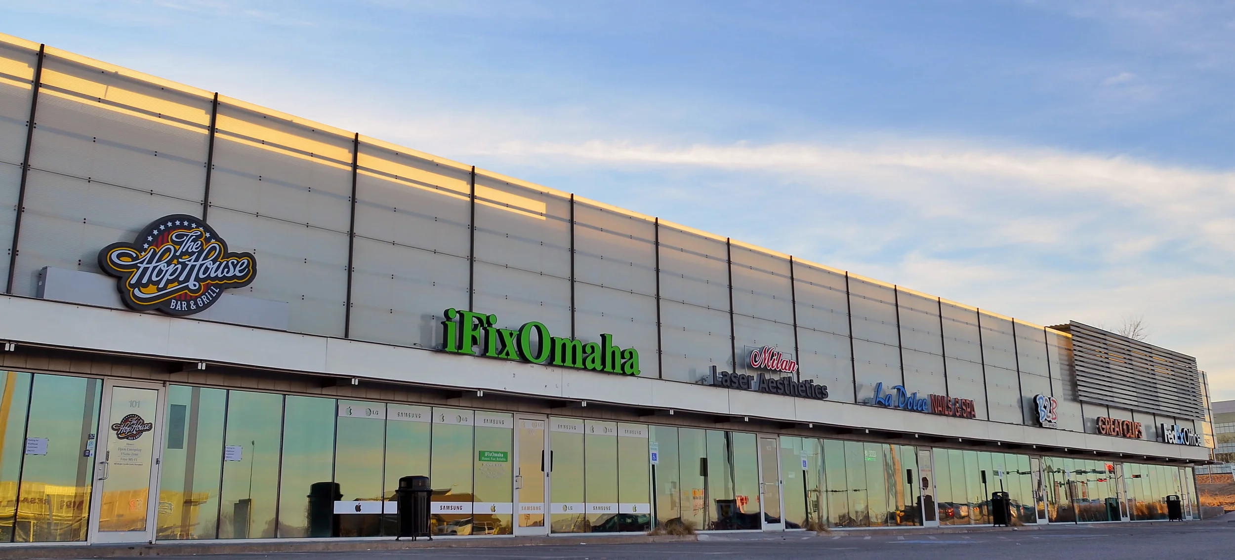 Our new neighbors in the very busy Monarch East shopping plaza