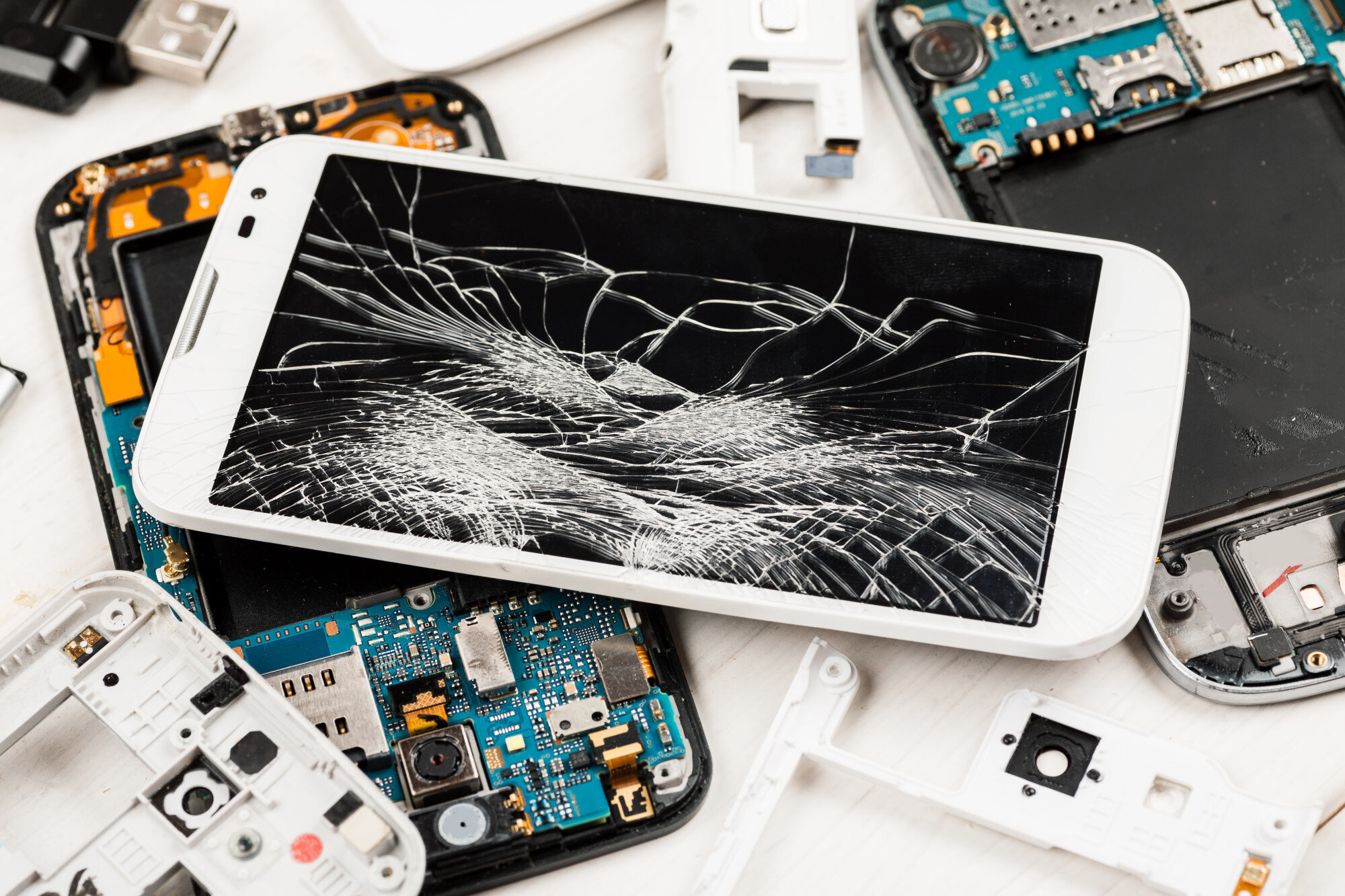 How to fix a cracked phone screen