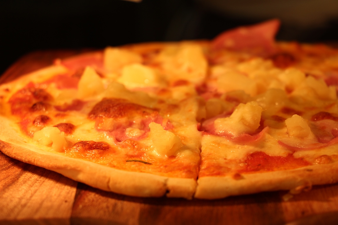 hawaiian pizza.jpg