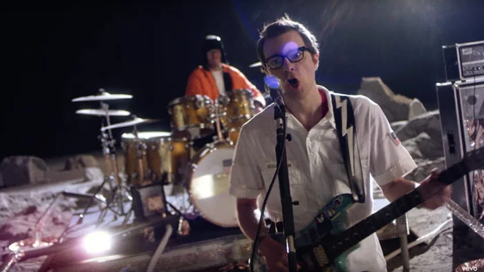 _Weezer-back-to-the-shack-bts-01.jpg