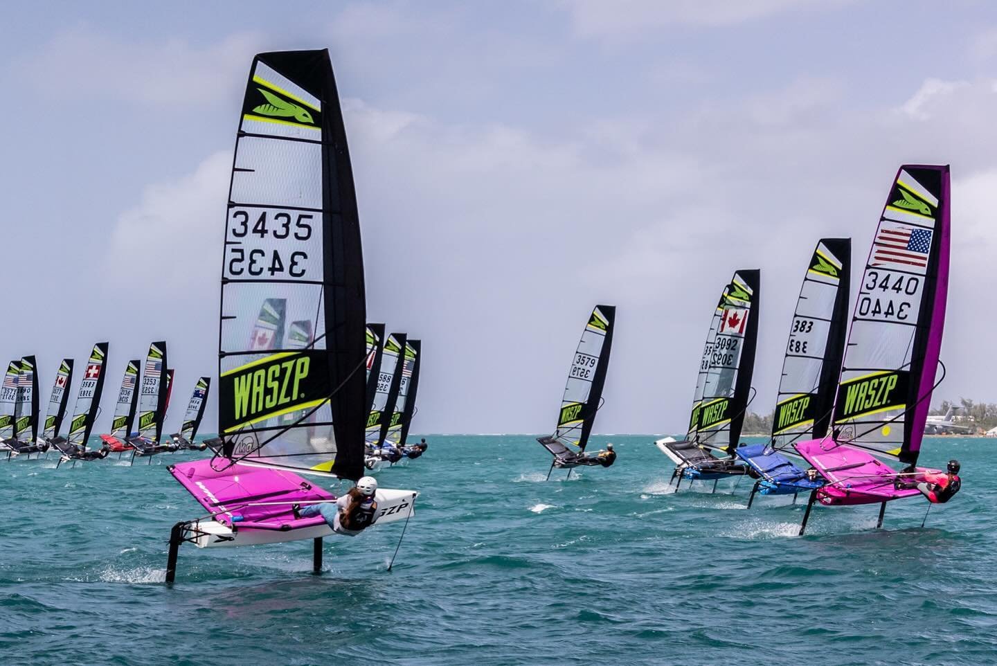 Day 2 - WASZP US National Championship 
@waszp.tv @waszp_hawaii #waszphawaii2024