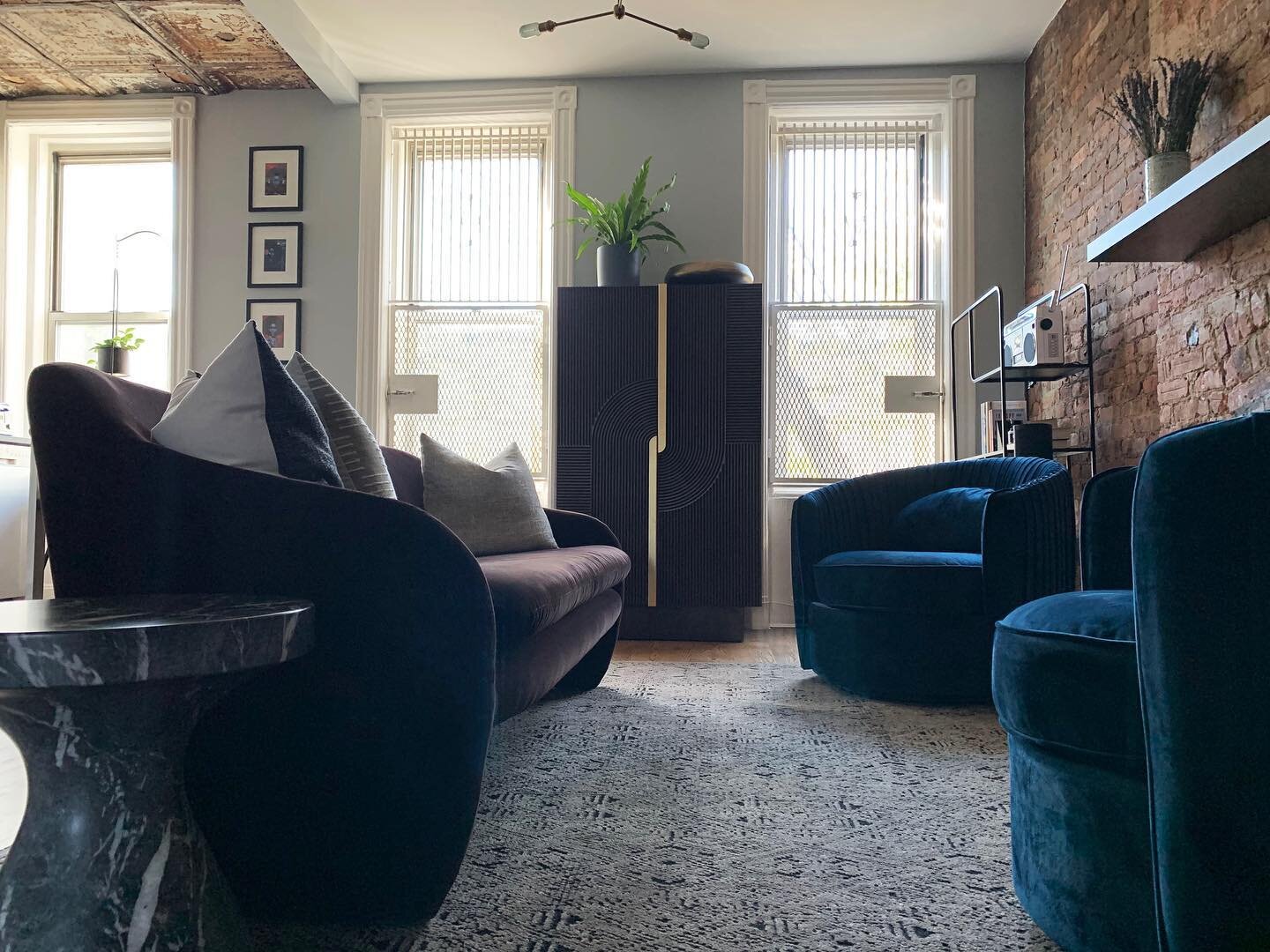 Just waiting on a round concrete coffee table. ⚪️ 

*Note: lighting, paint color, and floating shelf are existing and could not be altered or else they would have been*
.
.
#projectbedstuyboogie #interiordesignnyc #nycinteriordesigner #moderndesign #