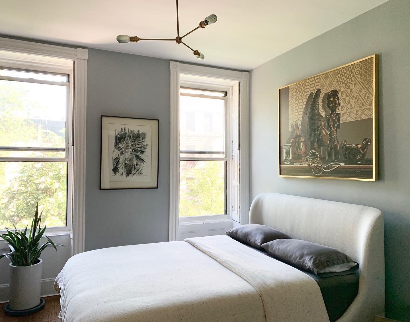 Ready for a serene weekend ahead. This vintage African still life by Ubah Keeyan was the keystone to this space and serves in contrast to the cloud-like bed. We even worked in dried lavender accents to play up the tranquility. 〰️〰️

#bedstuyboogie #i
