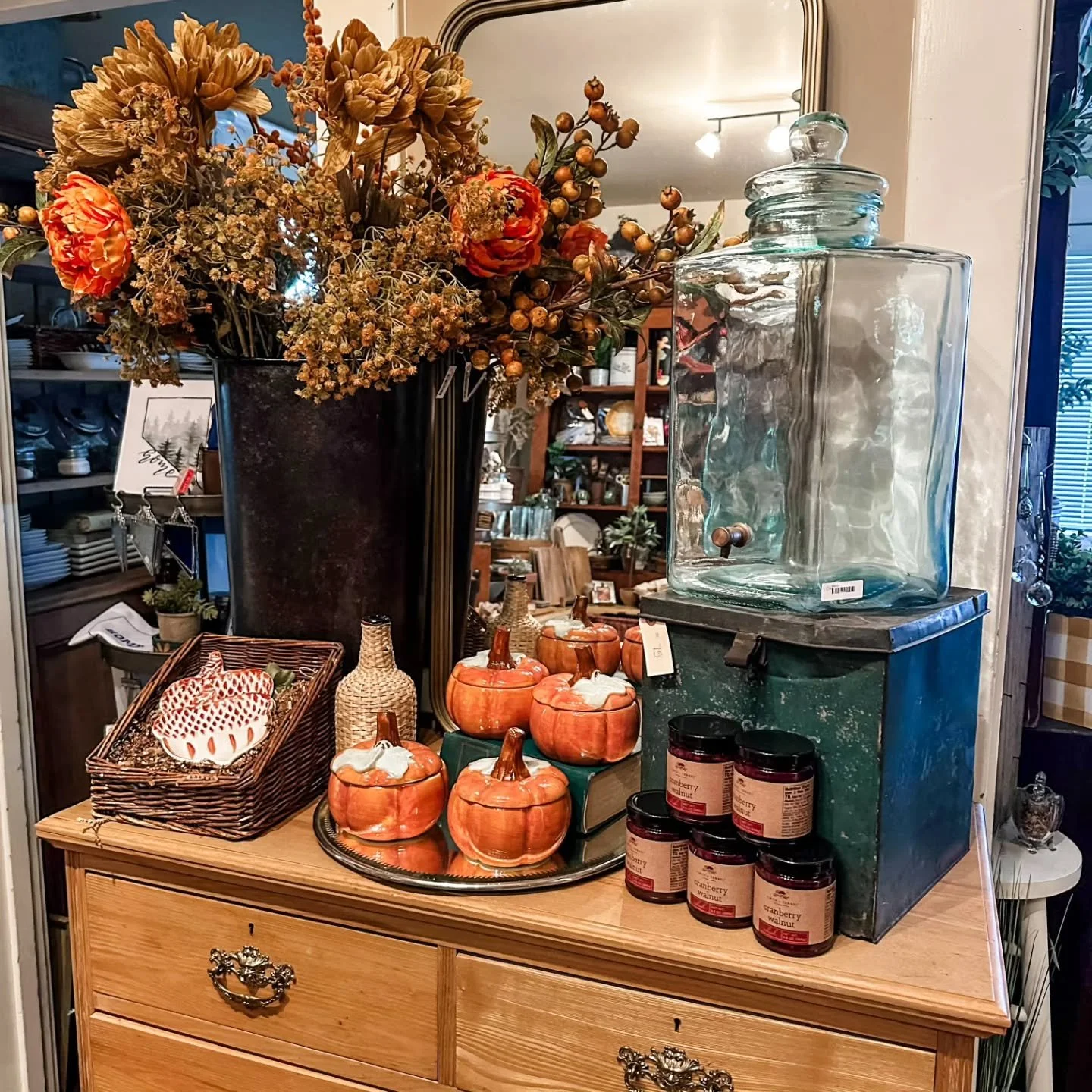 🍂 You autumn know...... our Bonus Autumn Pop-up is TOMORROW!! Join us from 10am to 4pm and fall in love with NEW FALL INVENTORY! 

September 27th
Saturday: 10am - 4pm
1235 Eddy Street | Gardnerville, Nevada

�Stop at the Genoa Candy Dance first, the