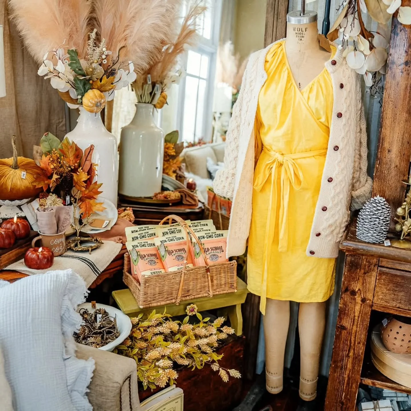 🍁 If ghosts aren&rsquo;t your gourd, we&rsquo;ve still got you covered with warm autumn hues, cozy vibes, and pumpkin galore at our Midnight and Magic Pop-up! Pop on over THIS WEEKEND!

October 17-19
Friday &amp; Saturday: 10am - 5pm
Sunday: 10am - 