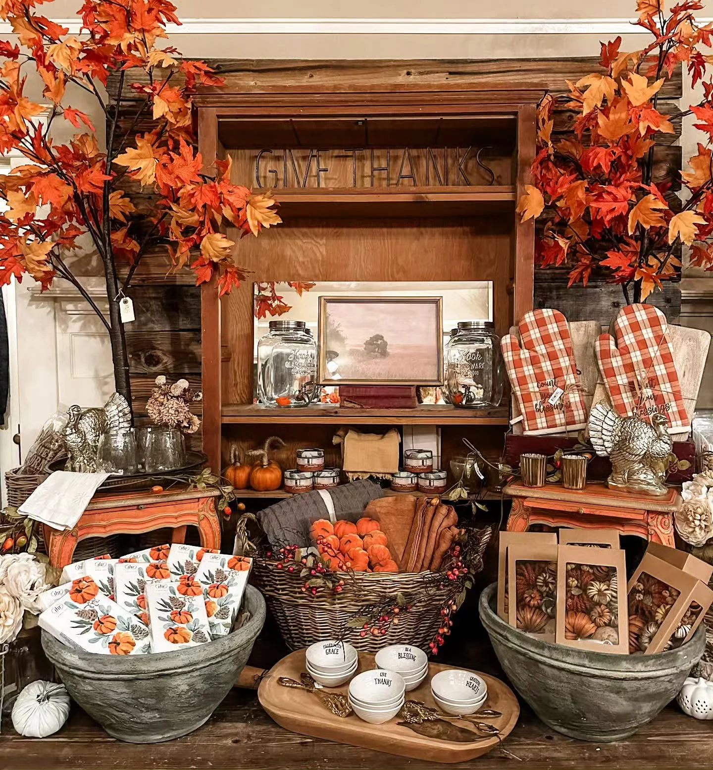 #givethanks you shopped at our Holiday Blessings Pop-up for all your Thanksgiving hosting needs! Be sure to pop on over November 21-23!

Friday &amp; Saturday: 10am - 5pm
Sunday: 10am - 4pm
1235 Eddy Street | Gardnerville, Nevada

It&rsquo;s the perf