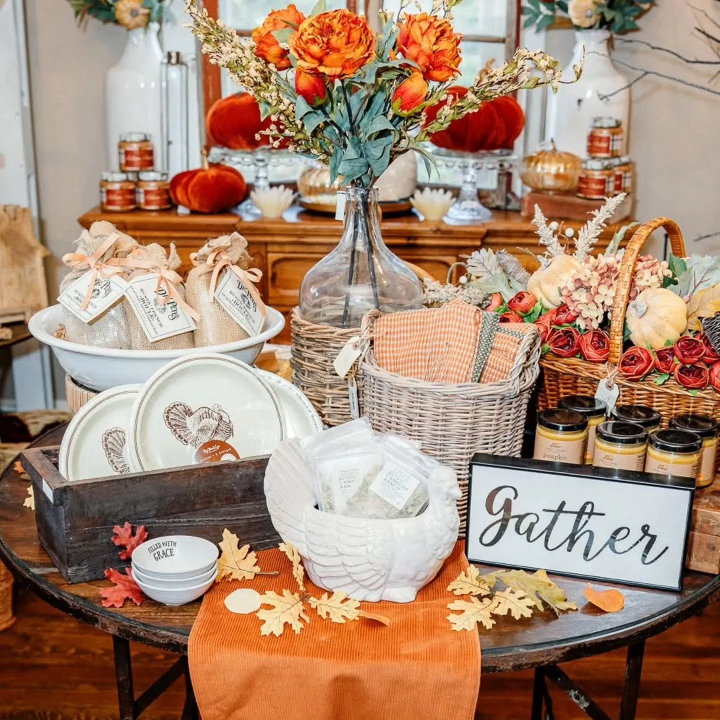 A OFFICIAL SNEAK PEEK before the feast-ivities begin! Joins us THIS WEEKEND for our Harvest Blessings &amp; Christmas Preview Pop-up!

November 21-23
Friday &amp; Saturday: 10am - 5pm
Sunday: 10am - 4pm
1235 Eddy Street | Gardnerville, Nevada

It&rsq