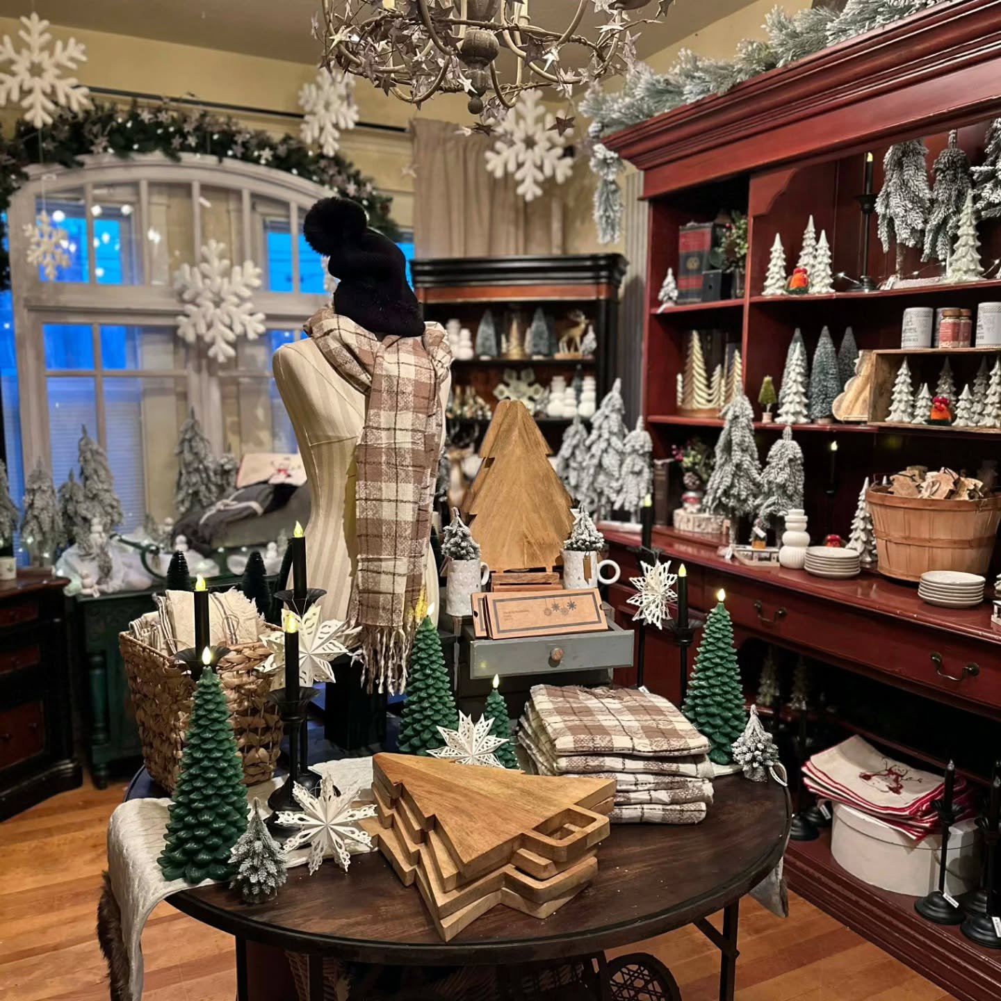 Just because Christmas is over doesn&rsquo;t mean you can&rsquo;t have a whimsical winter! In addition to our Valentine&rsquo;s decor, we have an entire room dedicated to keeping your home cozy during the winter months. Join us for our Ooh, La La Lov