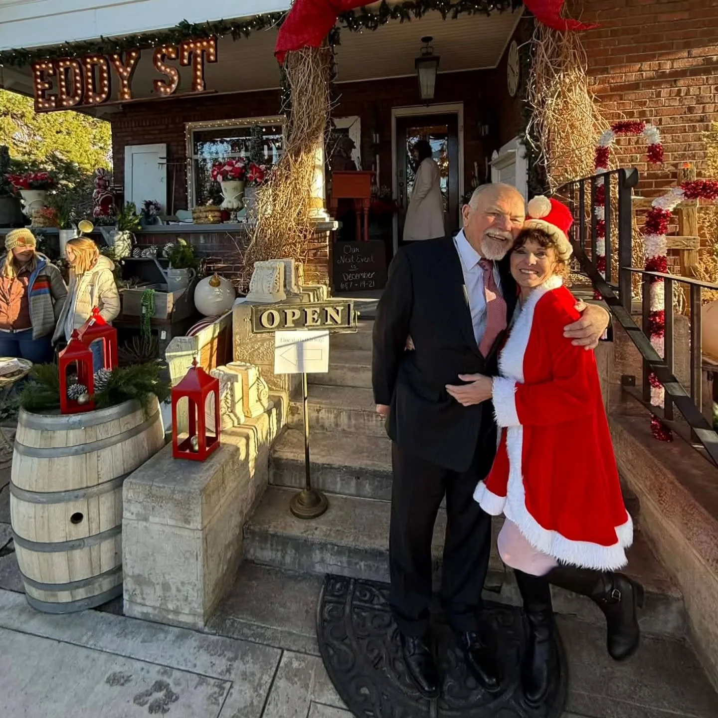 The original Eddy Street Sweethearts! Aren&rsquo;t they just the cutest? ❤️

A huge thank you to Kelsey for capturing this darling photo of my parents.