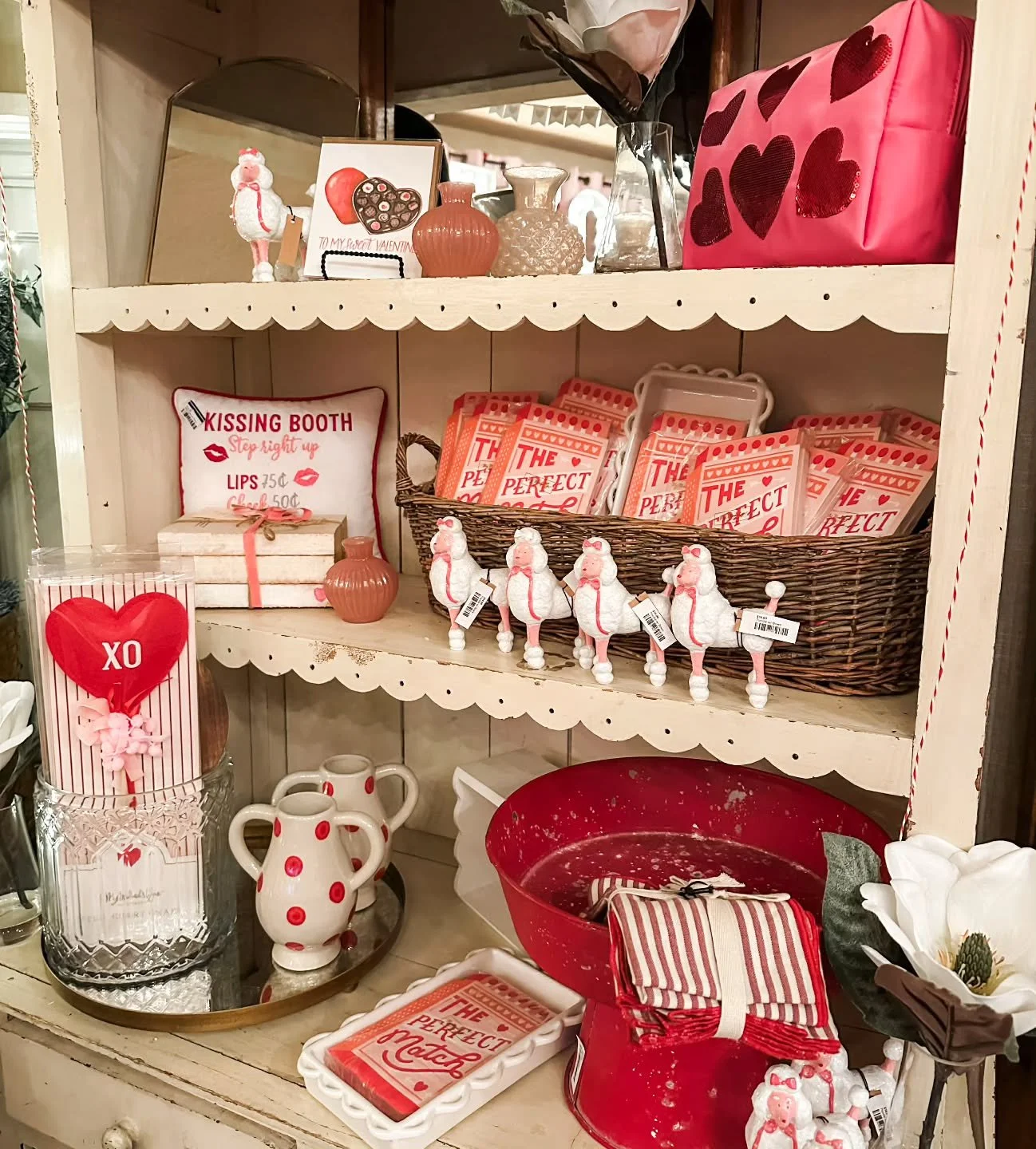 Ooh, la la ❤️ we are loving this month's theme!