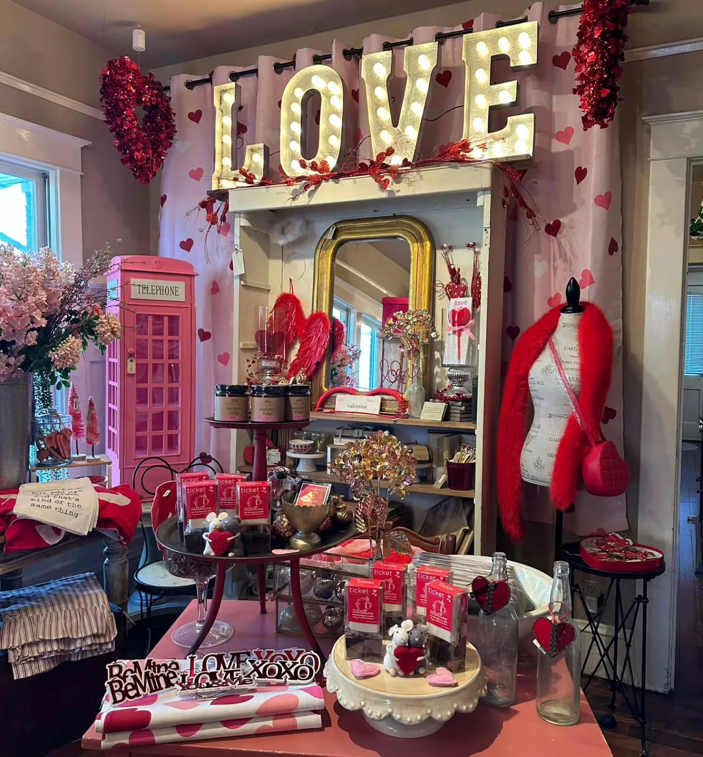 💕 How sweet! It's the OFFICIAL SNEAK PEEK of our Ooh, La La Love Pop-Up!!! Join us THIS WEEKEND plus enjoy 10% OFF all furniture! ✨

January 16-18
Friday &amp; Saturday: 10am-5pm
Sunday: 10am-4pm
1235 Eddy Street | Gardnerville, Nevada

@thewarehous