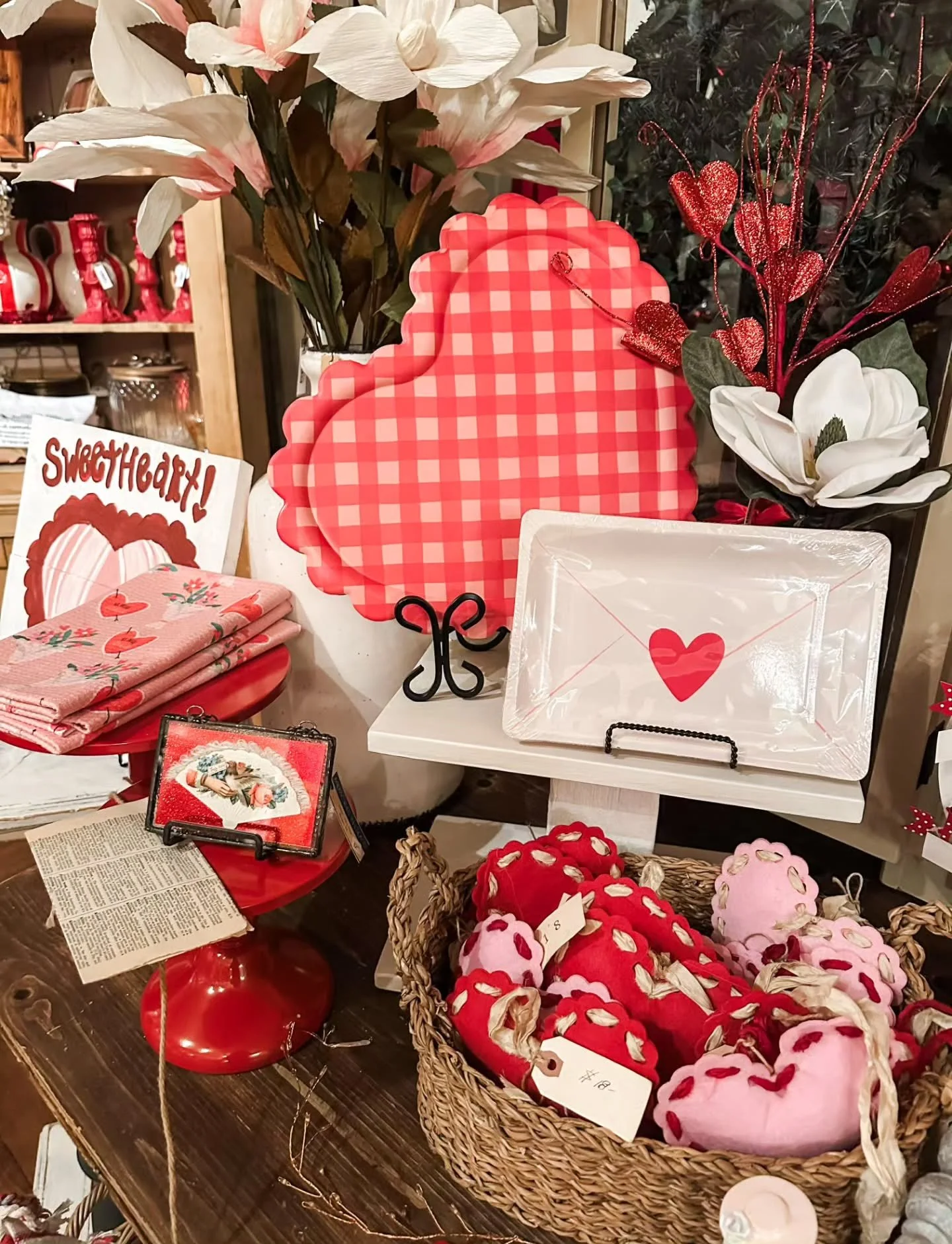 Oh, sweetheart, we must go to Eddy Street's Ooh, La La Love Pop-Up!!! Doors OPEN at 10am TODAY! And, all furniture is 10% OFF!!! Plus, @thewarehousenv is open as a second shopping location and is full of CLEARANCE ITEMS, including home decor, seasona