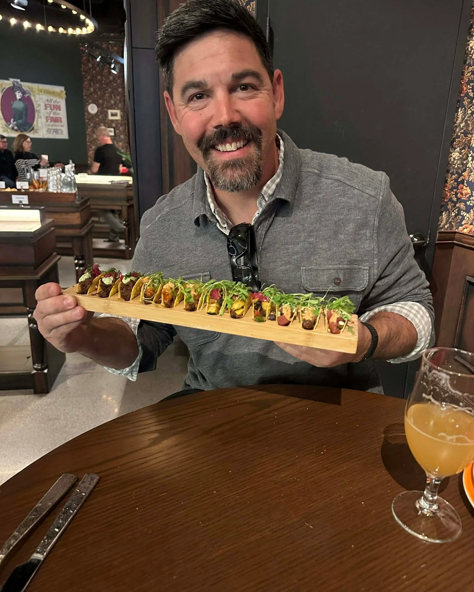 Shopping all day sure does work up an appetite! Especially when you shop how Meredith shops! 🛍 Thank goodness for tiny tasty tacos!