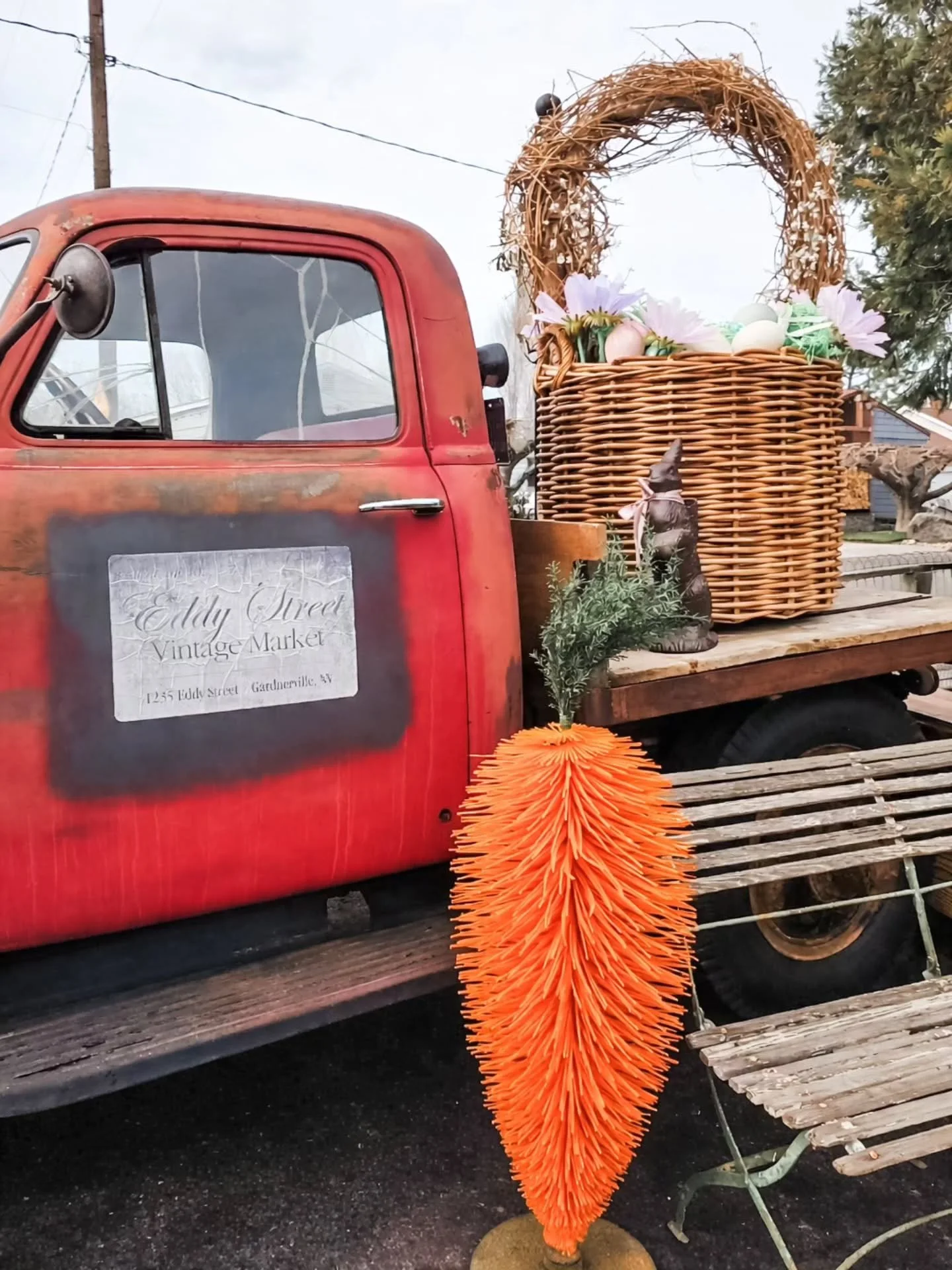 It's the LAST DAY of our Easter Eggstravaganza Pop-Up 🐣  Hop on over and be sure to grab a selfie with your favorite chick in front of our giant Easter basket! 🥕

Doors open at 10am today! 

Sunday,  March 22
10am-4pm 
1235 Eddy Street in Gardnervi