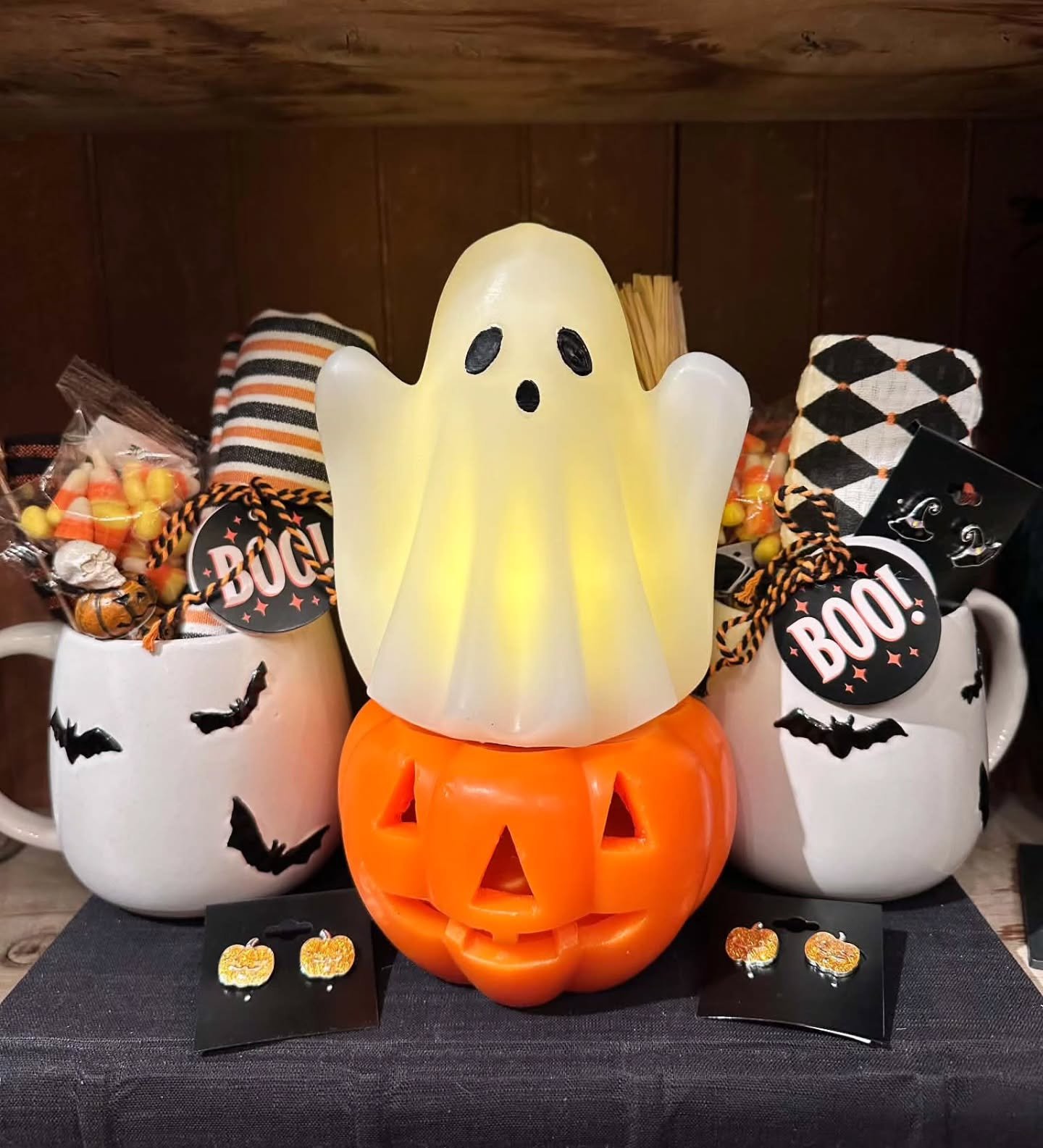 Tag your favorite BOO you would give this to! Need us to create a special Halloween gift to treat your ghoul-friends? We can do that! Or create your own on our website for porch pick up! 🎃

www.eddystreetvintagemarket.com