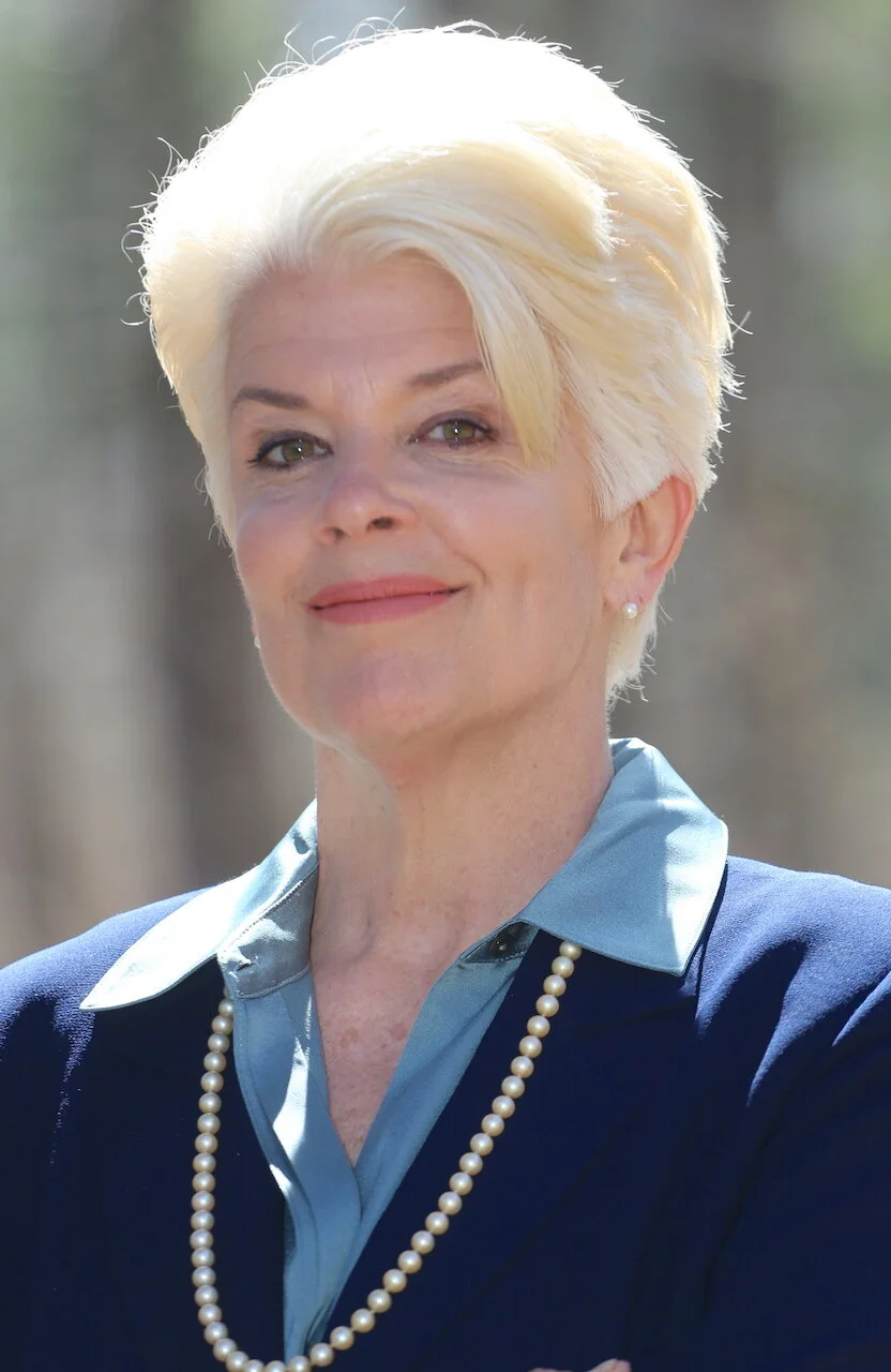 Business Lady smaller.jpg