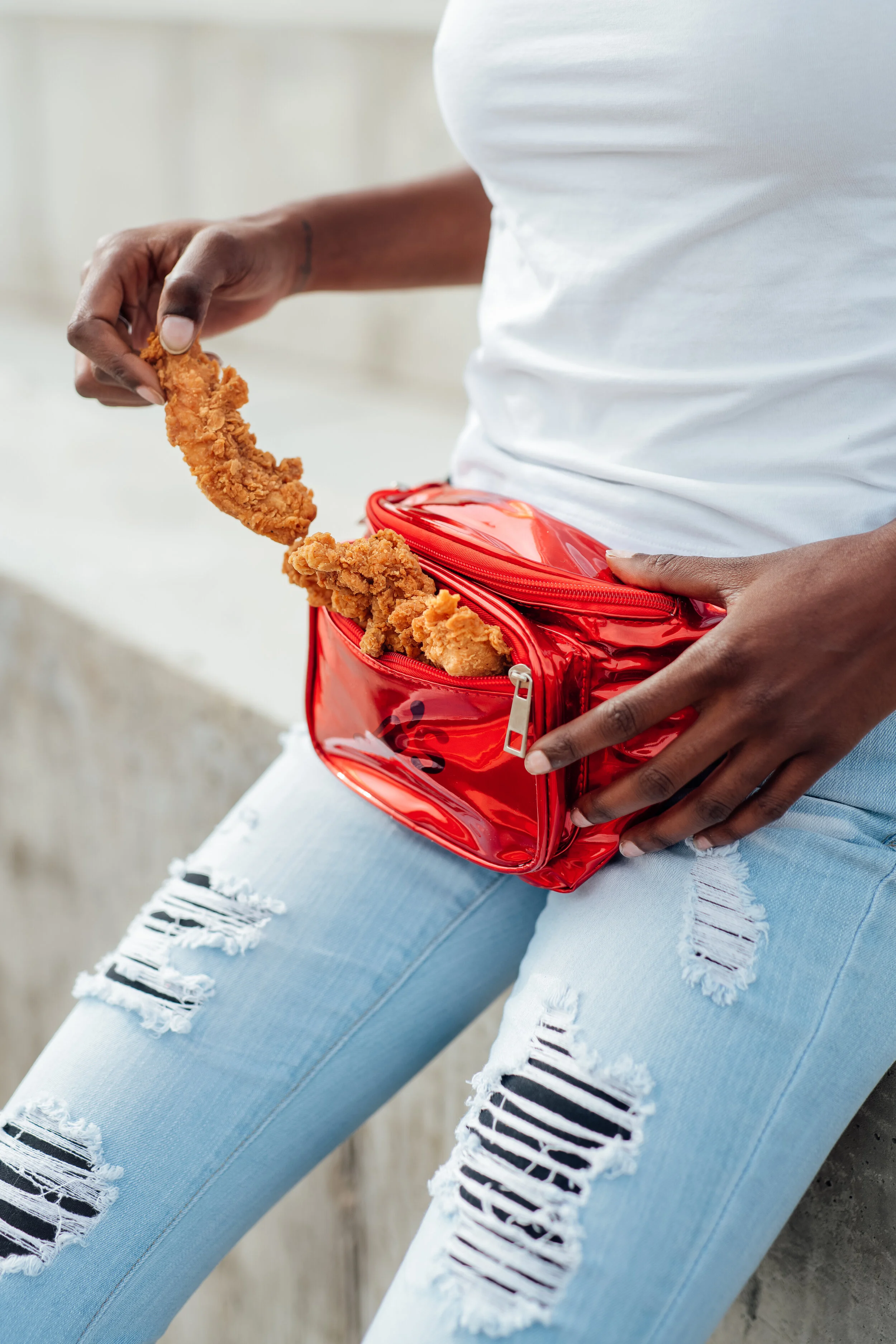 CHLS_FannyPackPhoto2_Original_Delivery.jpg