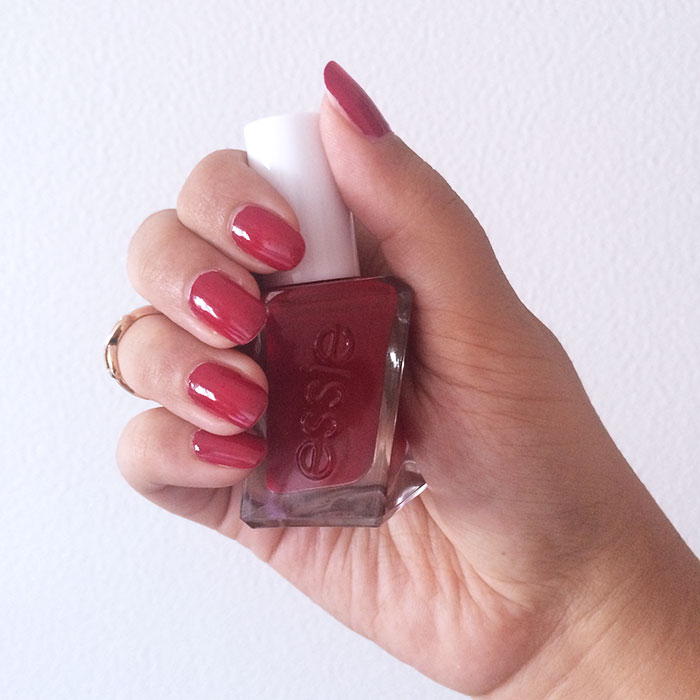 Review: Essie Gel Couture In 'Bubbles Only' — Glossip Girl