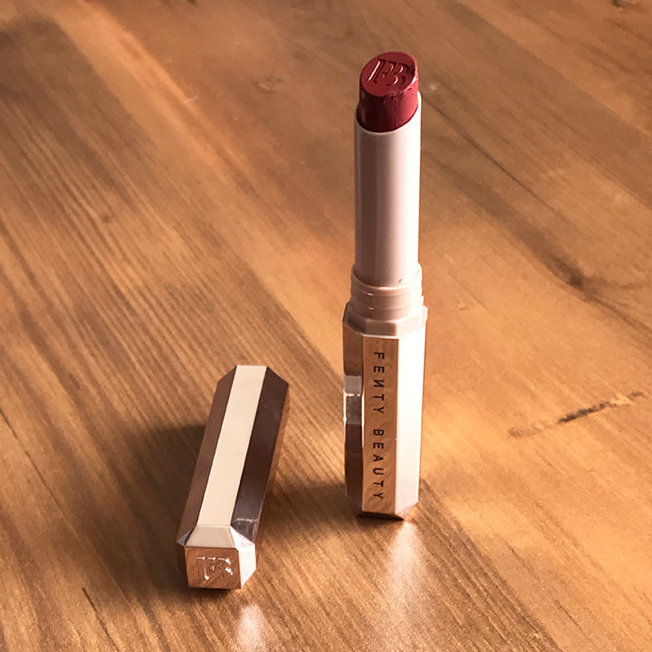 strategi Reservere fløjte Review: Fenty Beauty Mattemoiselle Lipstick In 'Spanked' — Glossip Girl