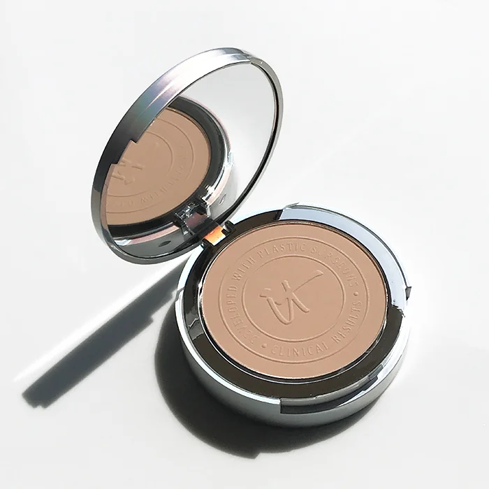 It Cosmetics Your Skin But Better CC+ Airbrush Perfecting Powder SPF 50+ In 'Medium'