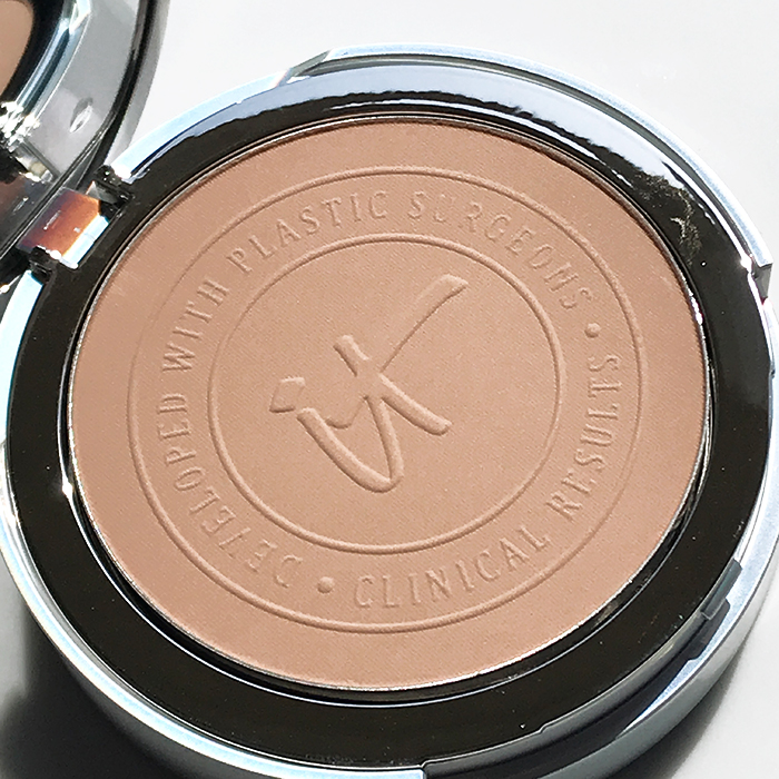 It Cosmetics Your Skin But Better CC+ Airbrush Perfecting Powder SPF 50+ In 'Medium'