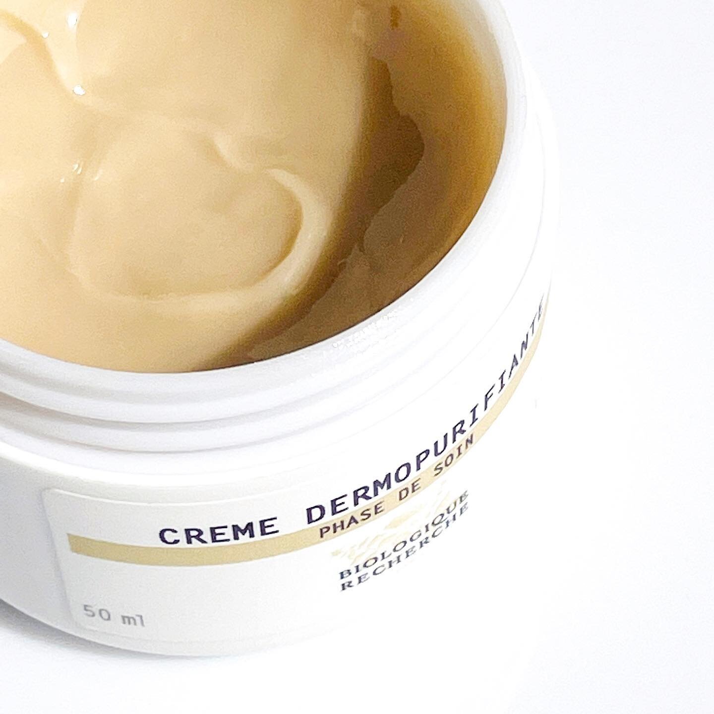 Cr&egrave;me Dermopurifiante aka the only cream whose results my husband actually noticed! //🥇
&mdash;&mdash;&mdash;
✨I&rsquo;ve been dealing with a bit of congestion around my chin and had heard incredible things about this @biologique_recherche fo