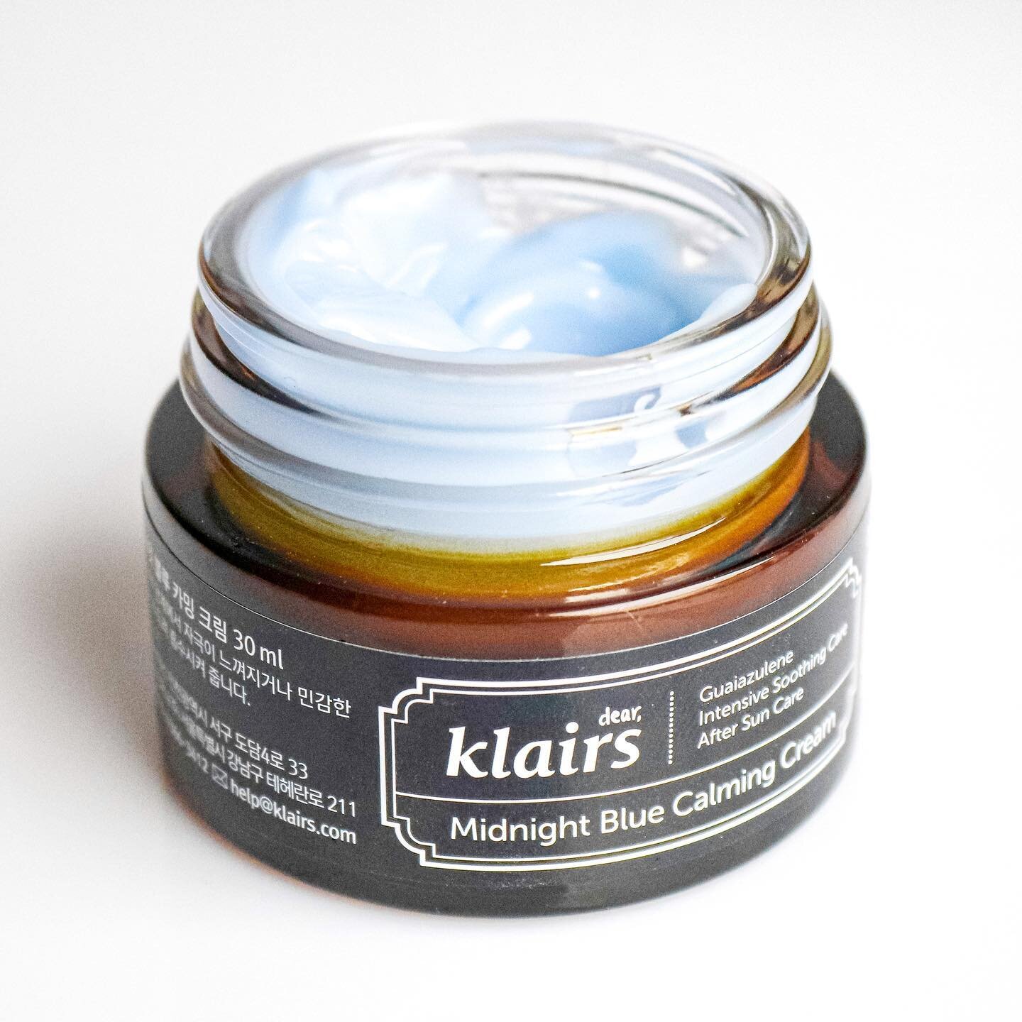 Which is the prettiest product you&rsquo;ve come across recently? //🦋
&mdash;&mdash;&mdash;
✨For me, it&rsquo;s definitely the @klairs.global Midnight Blue Calming Cream
✨Formulated with Guaiazulene, a soothing extract of chamomile that is responsib
