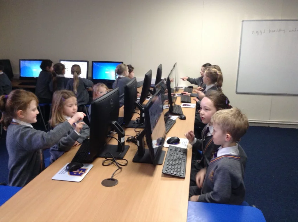 Year 2 finding out about a healthy diet in the Media Suite.