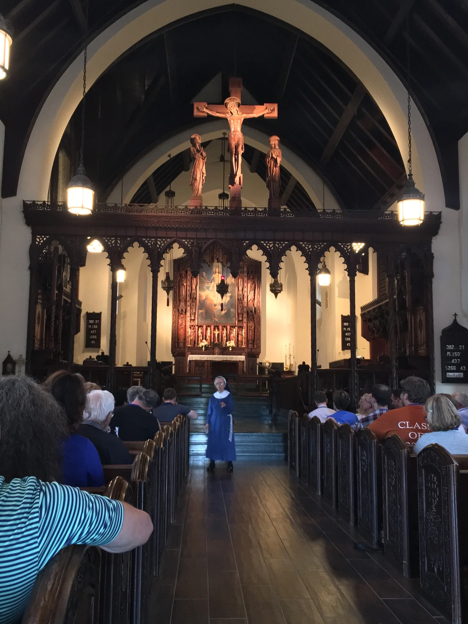 Sister Jacquiline welcomed us and told us about the history of the order and the chapel. Later we joined the sisters for evensong. 
