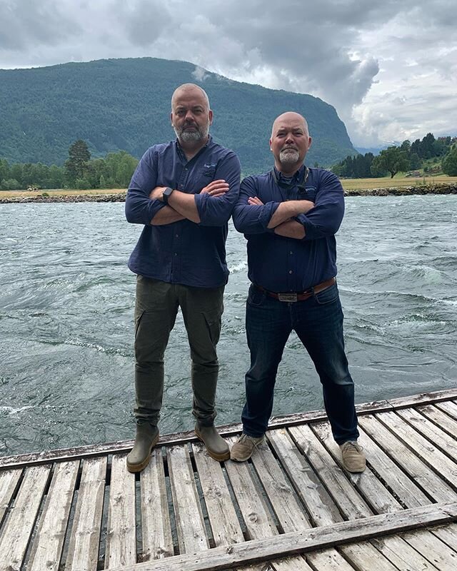 If you spending to much time with your clients you ending up looking like them. Or they like me... Me to left:) Hans Martin to the right. This man has got a few good fish on Aaroy: 31lbs, 33 lbs, 37,5lbs, 42lbs, 31lbs and I don&rsquo;t know how many 
